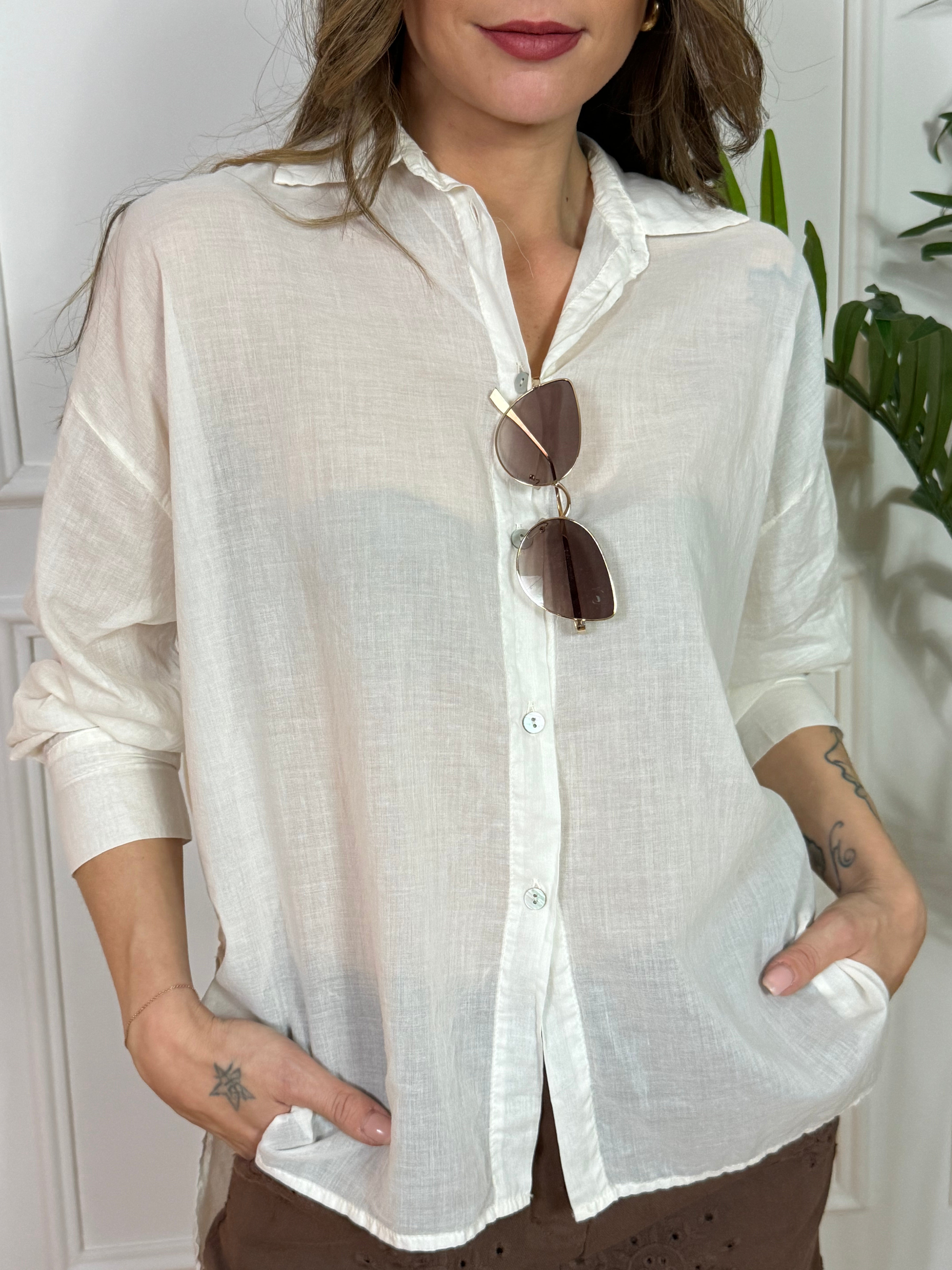 Camicia in cotone leggero over Kikisix con spacchetti