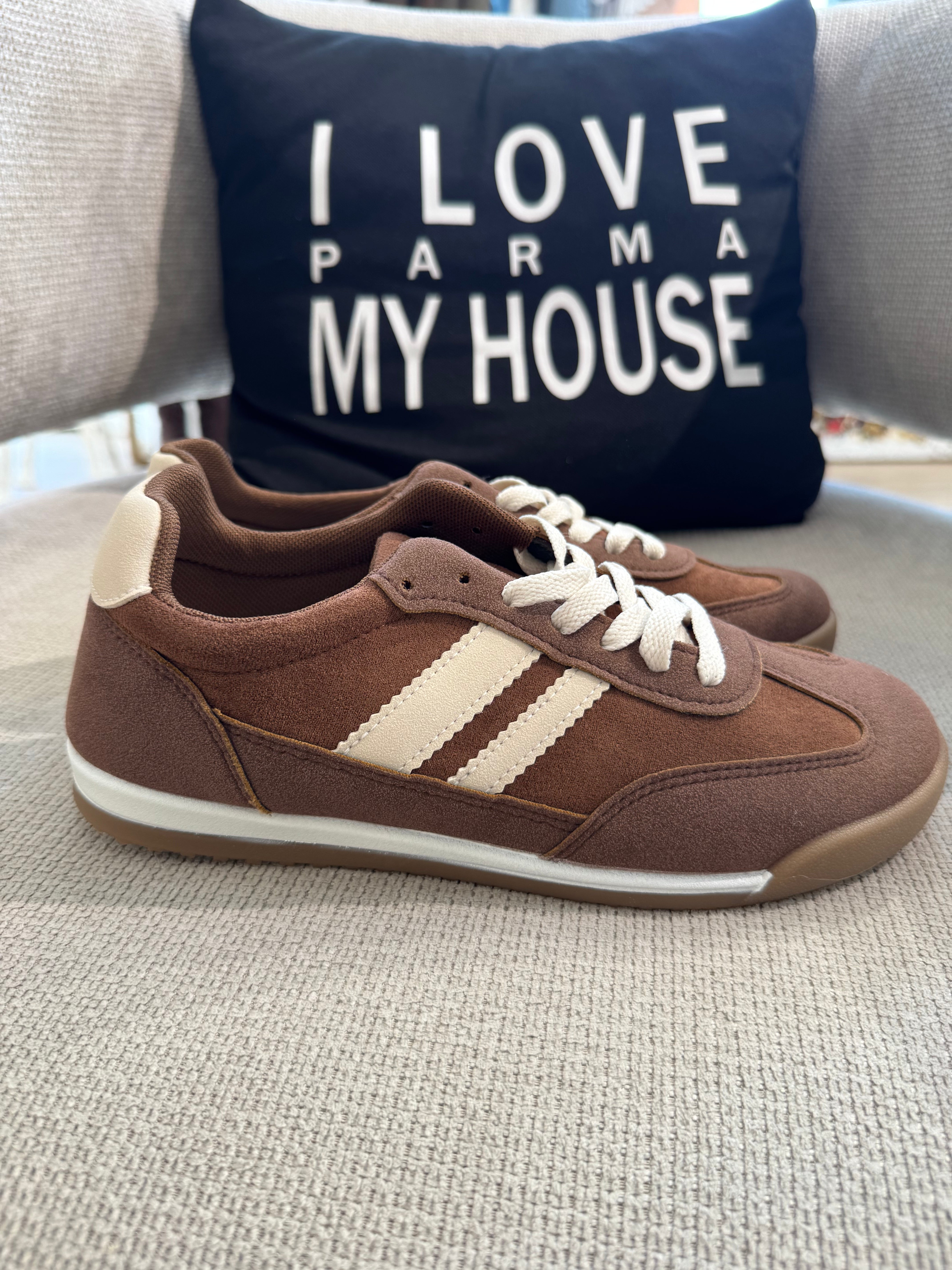 Sneakers con lacci scamosciate con bande a contrasto