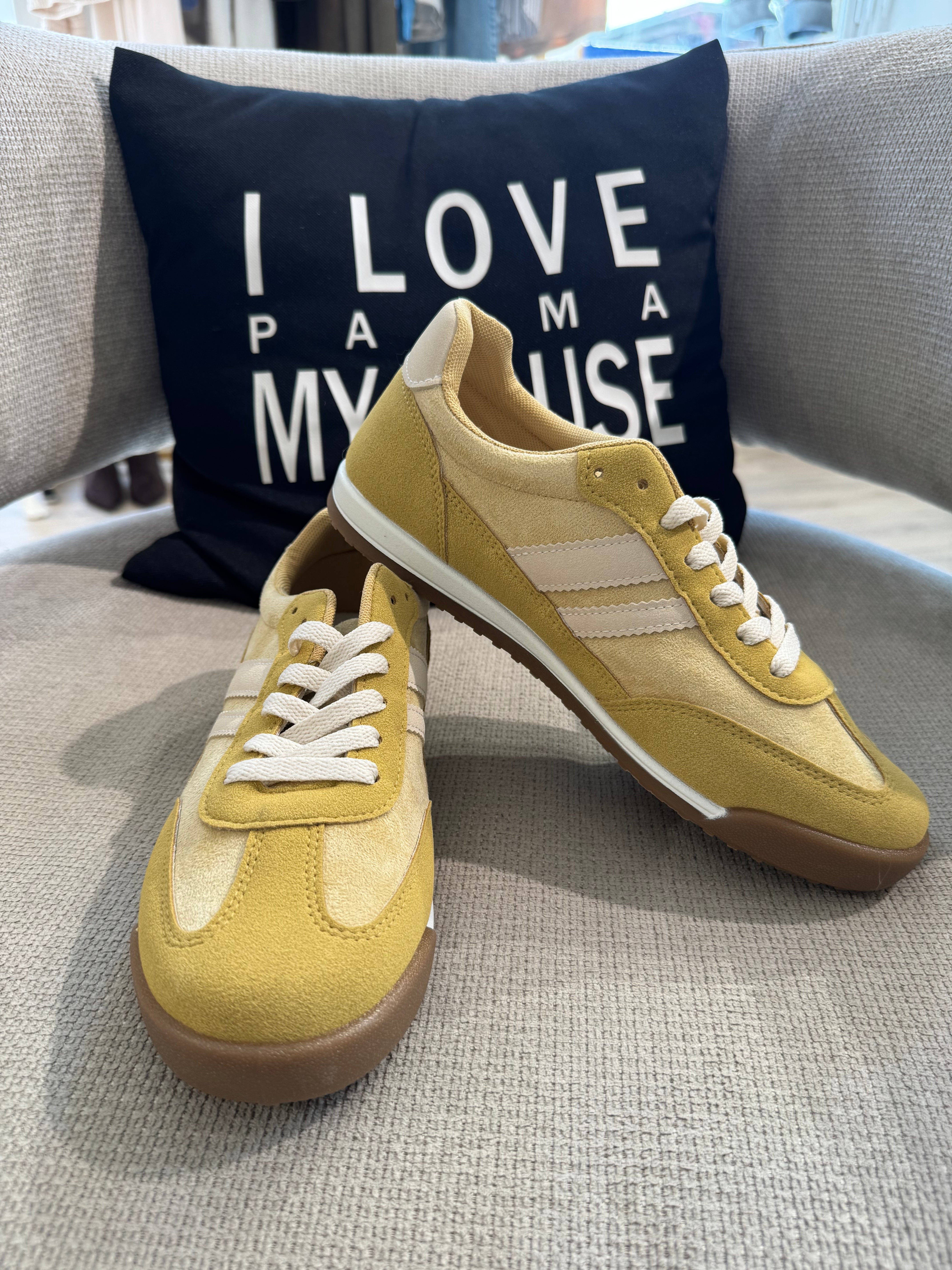 Sneakers con lacci scamosciate con bande a contrasto