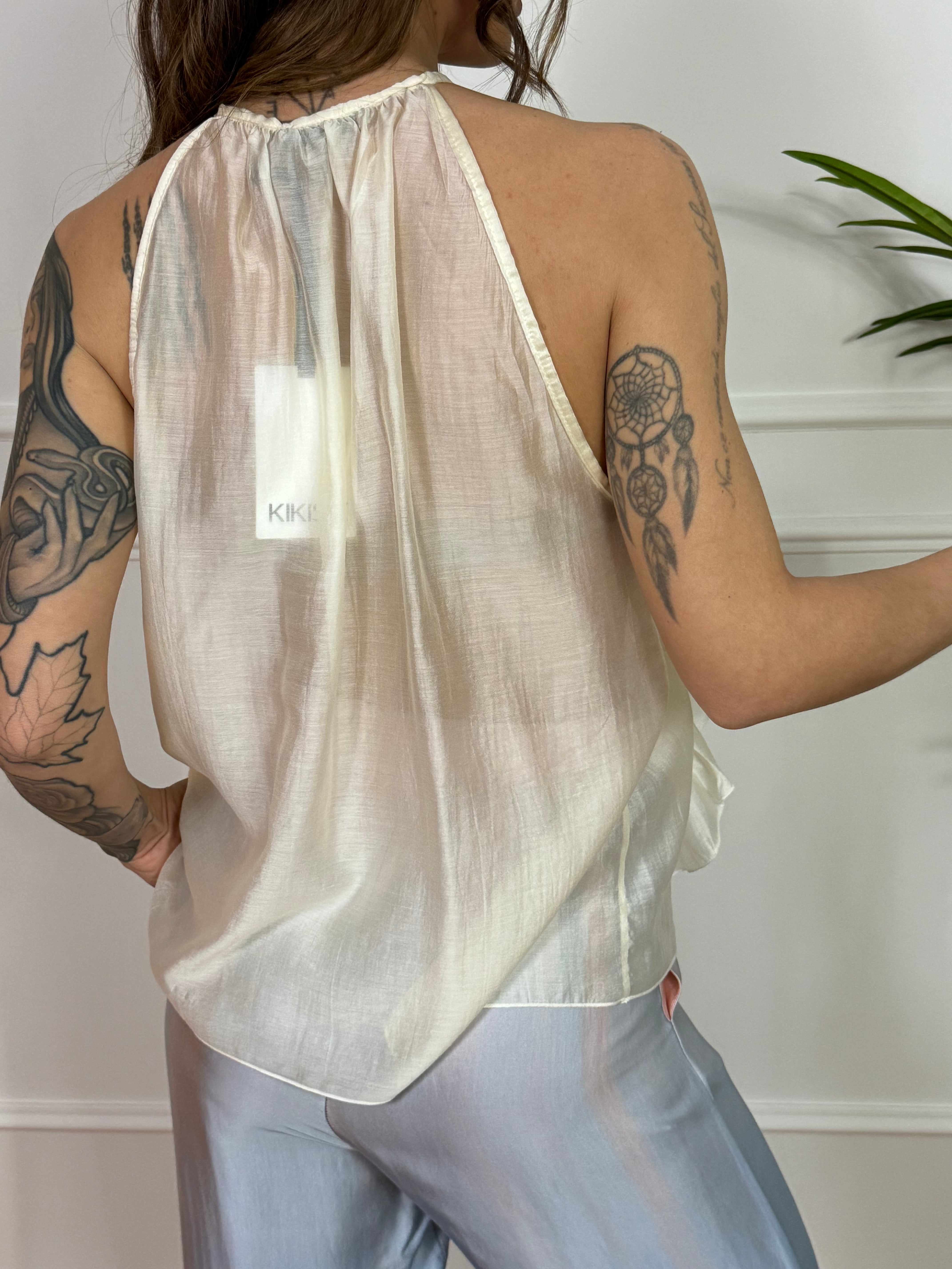 Top smanicato Kikisix con rouches e laccettini