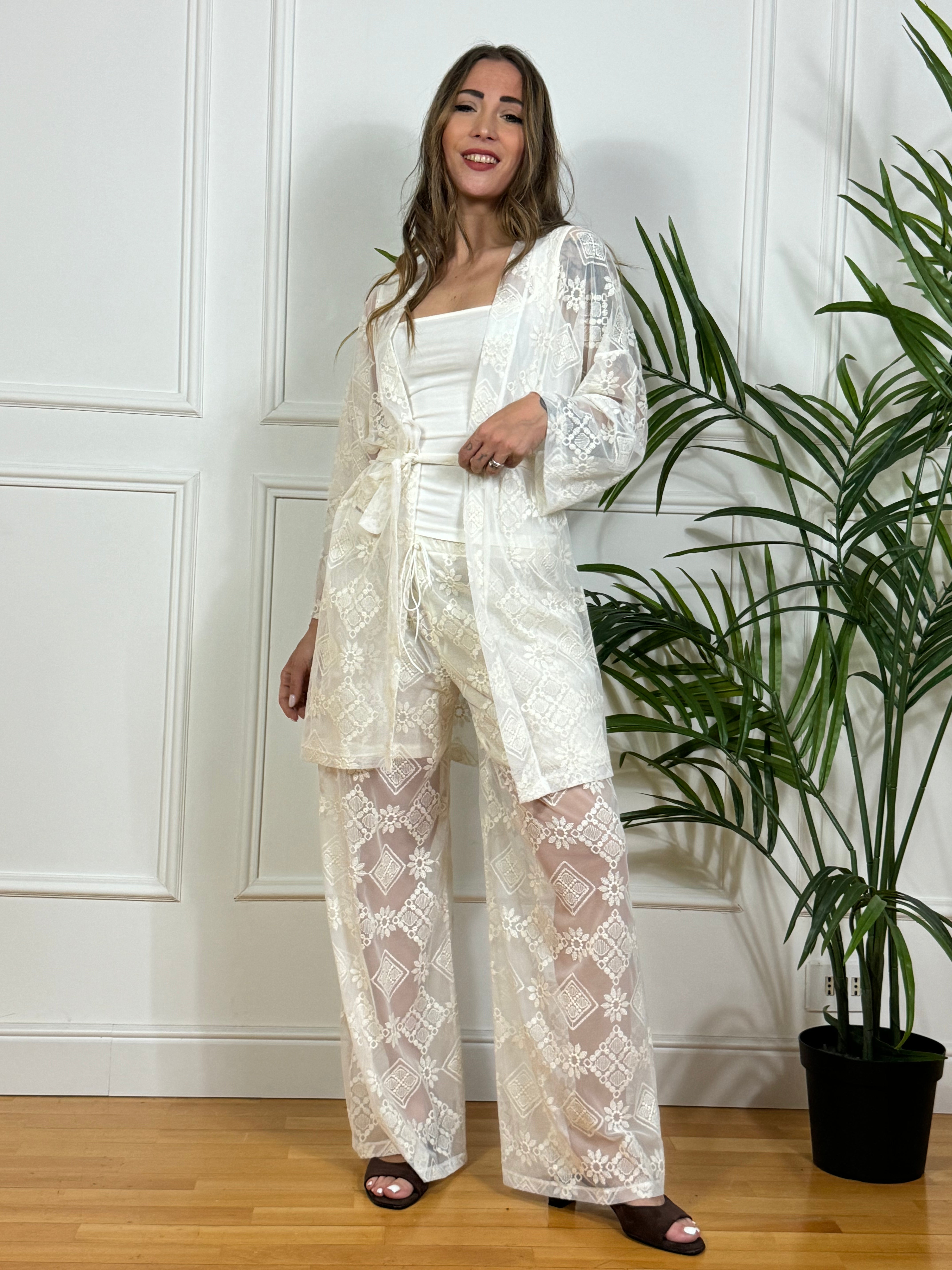 Pantalone largo Kikisix con ricami e trasparenza
