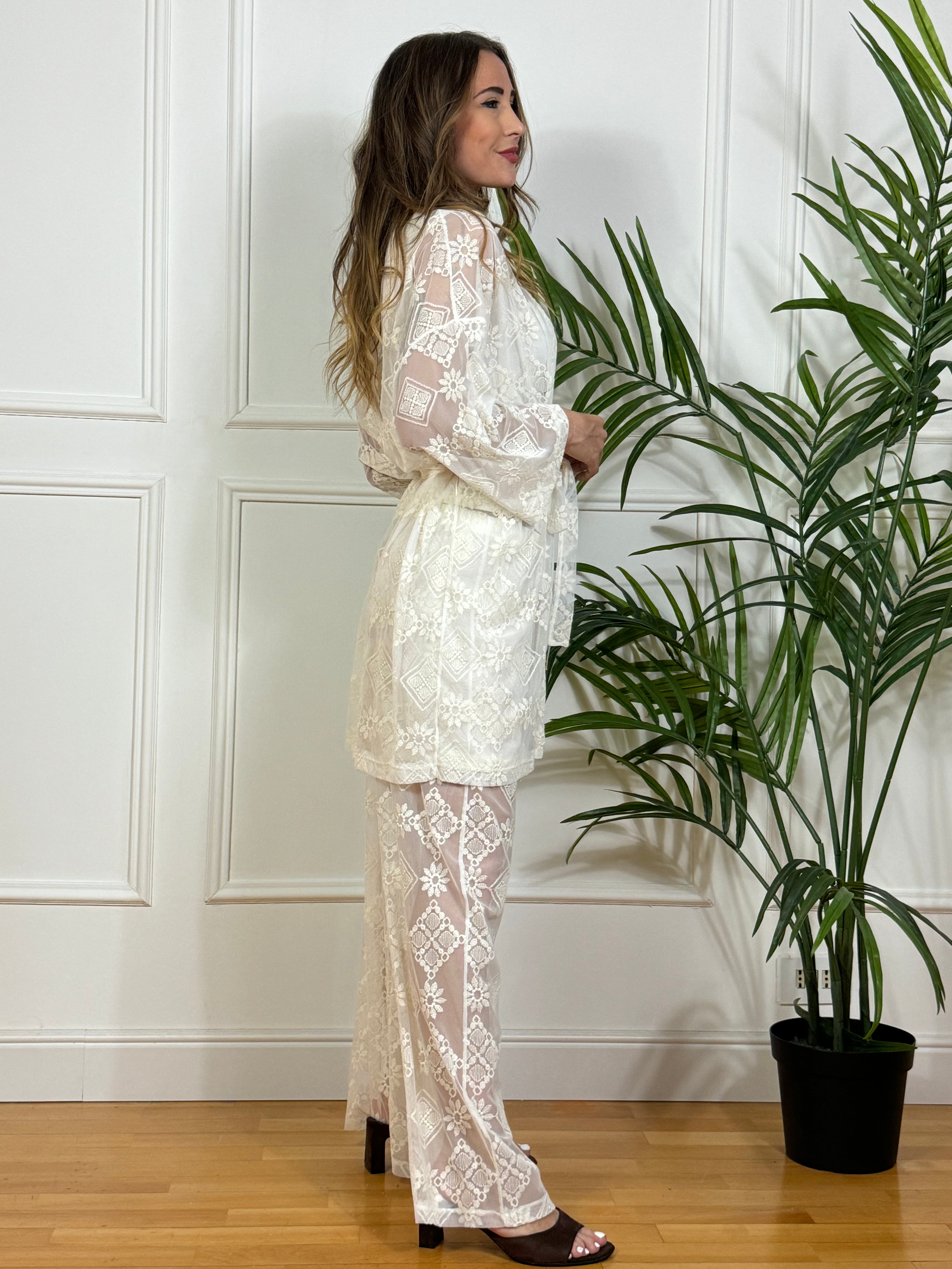 Pantalone largo Kikisix con ricami e trasparenza