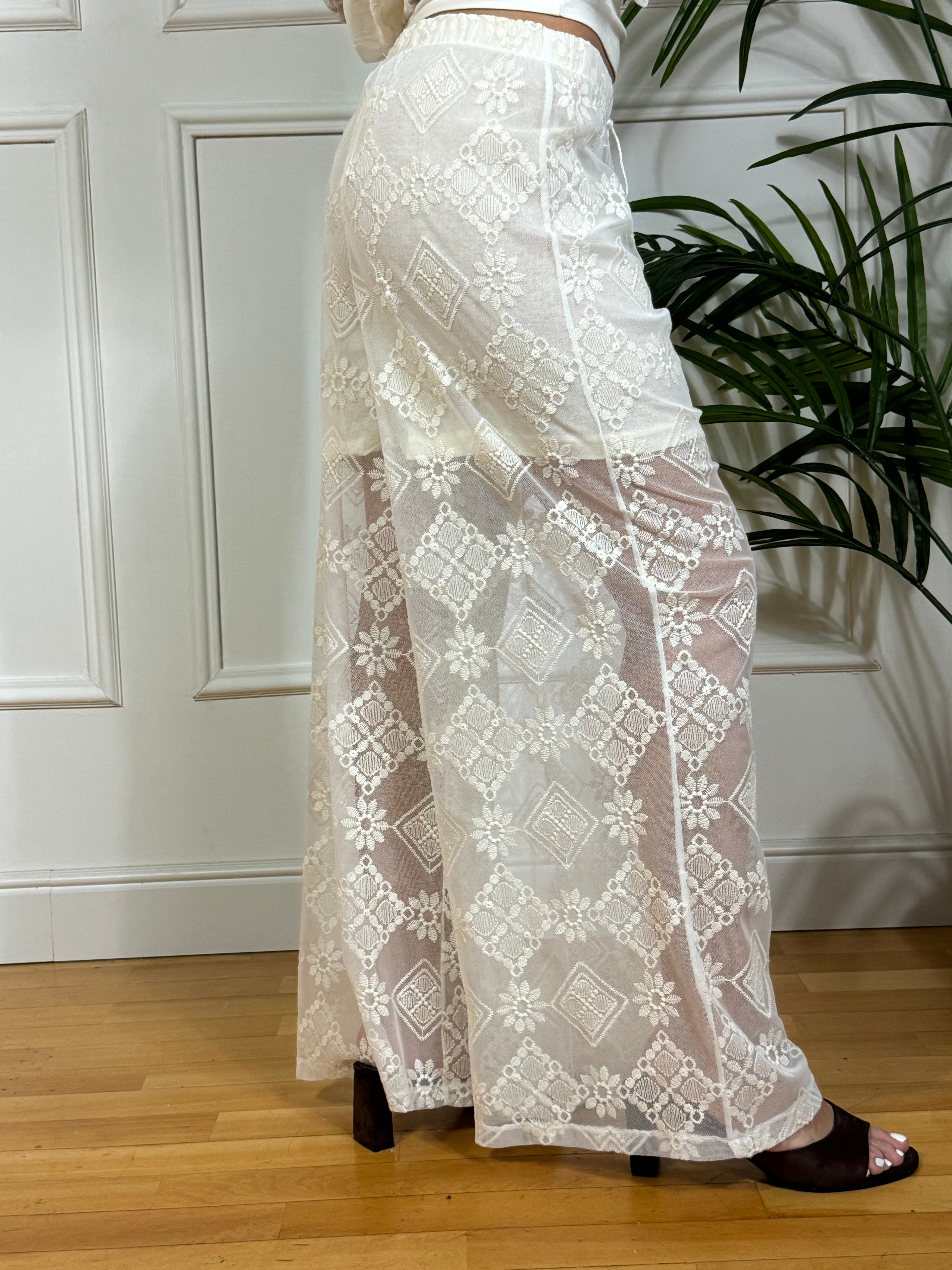 Pantalone largo Kikisix con ricami e trasparenza