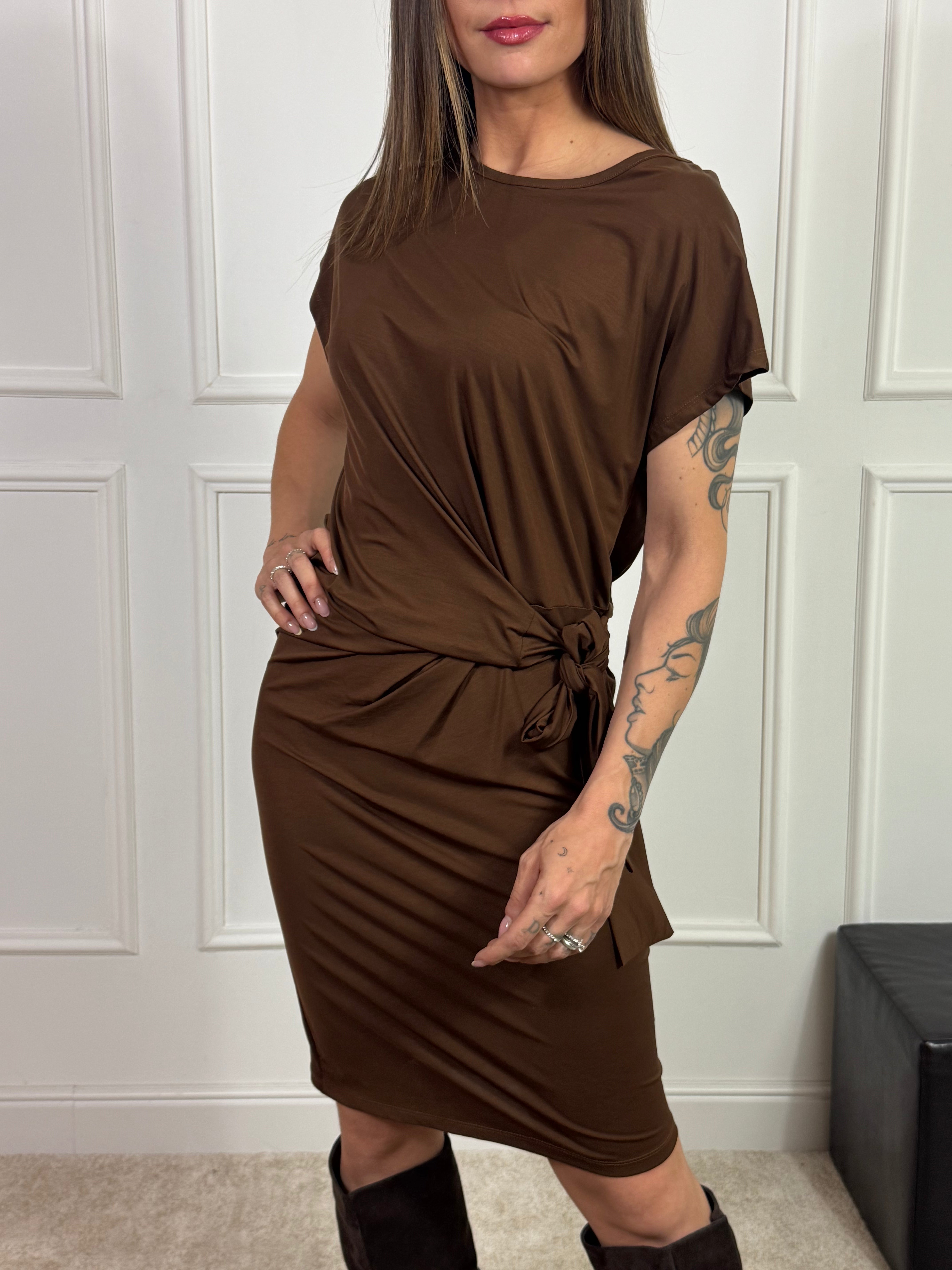 Abito elasticizzato Susy Mix con laccio nodo