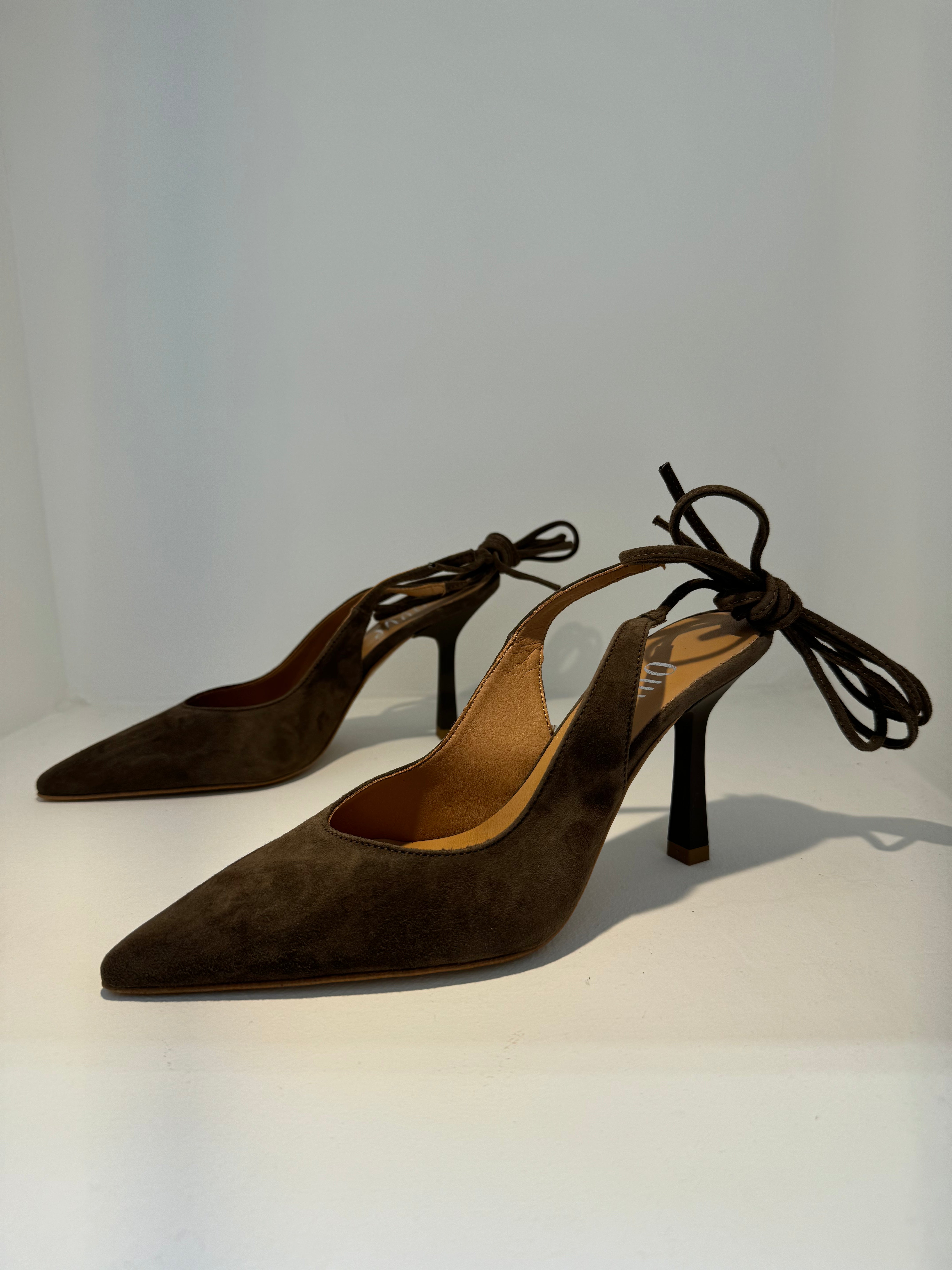 Scarpa con tacco vera pelle Ovyè SCAMOSCIATA CON LACCETTI