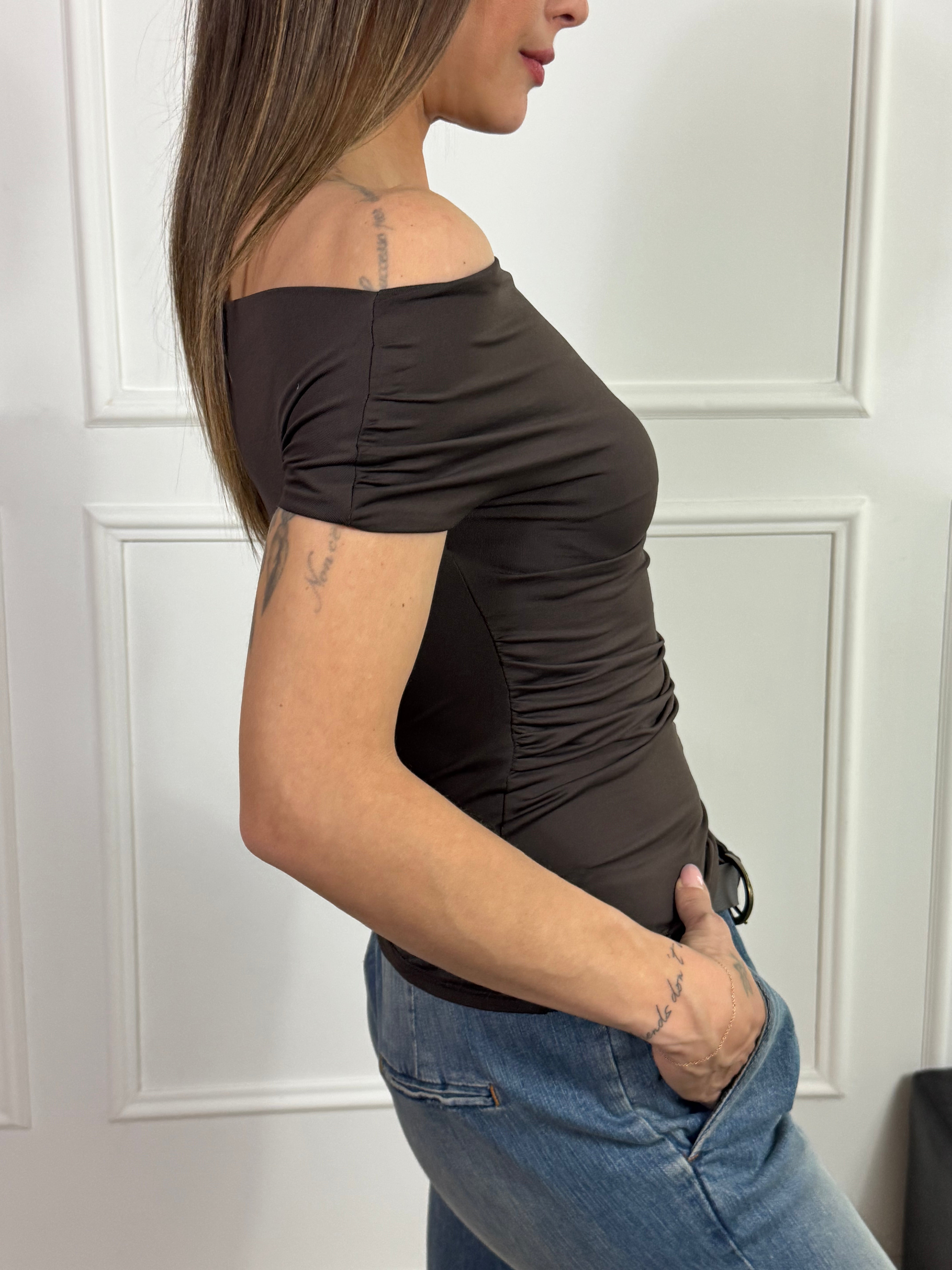 T-shirt con arricci e scollo shiffer spalle fuori SUSY MIX
