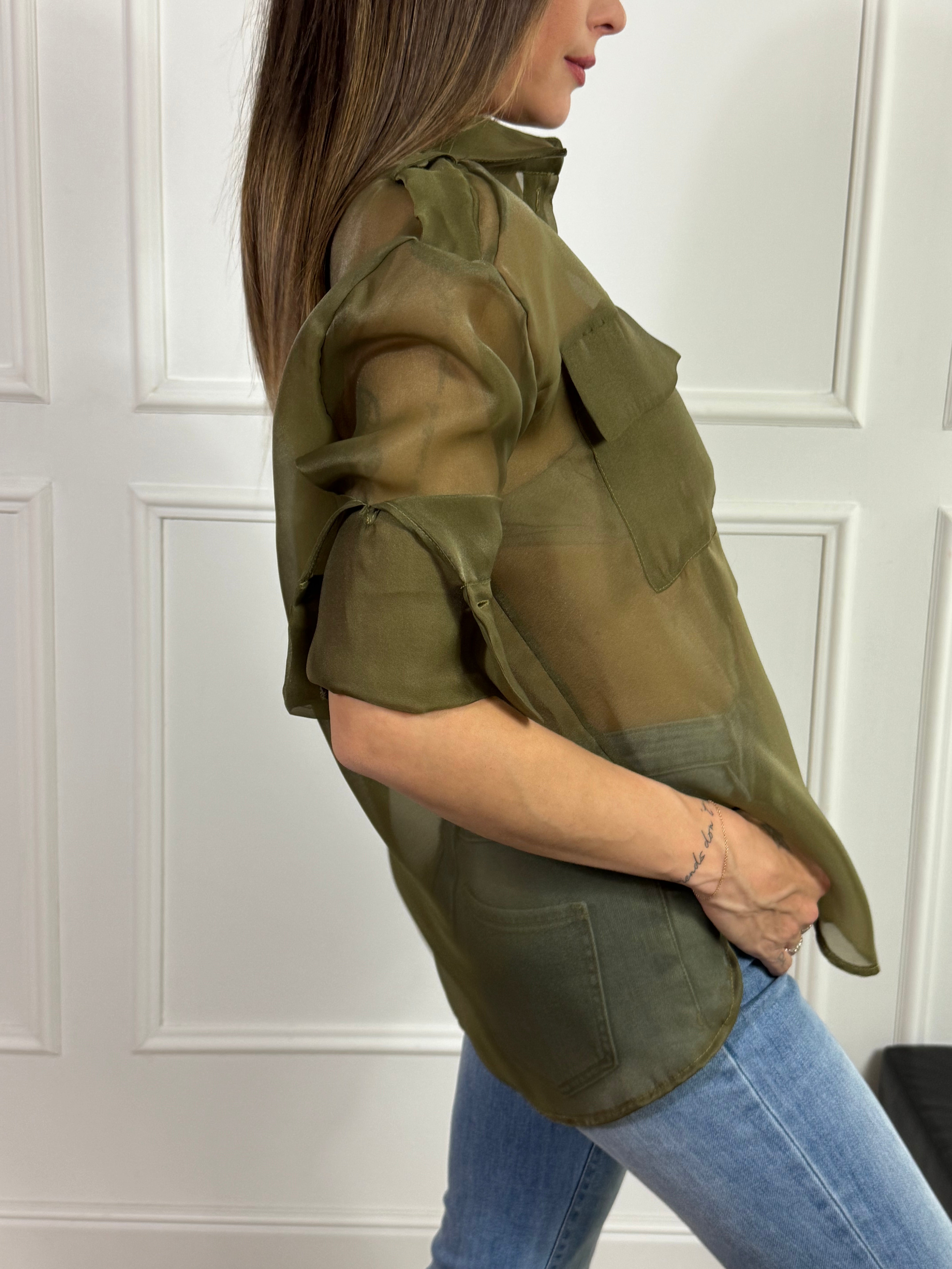 Camicia in organza Susy Mix spallini militari con tasche frontali