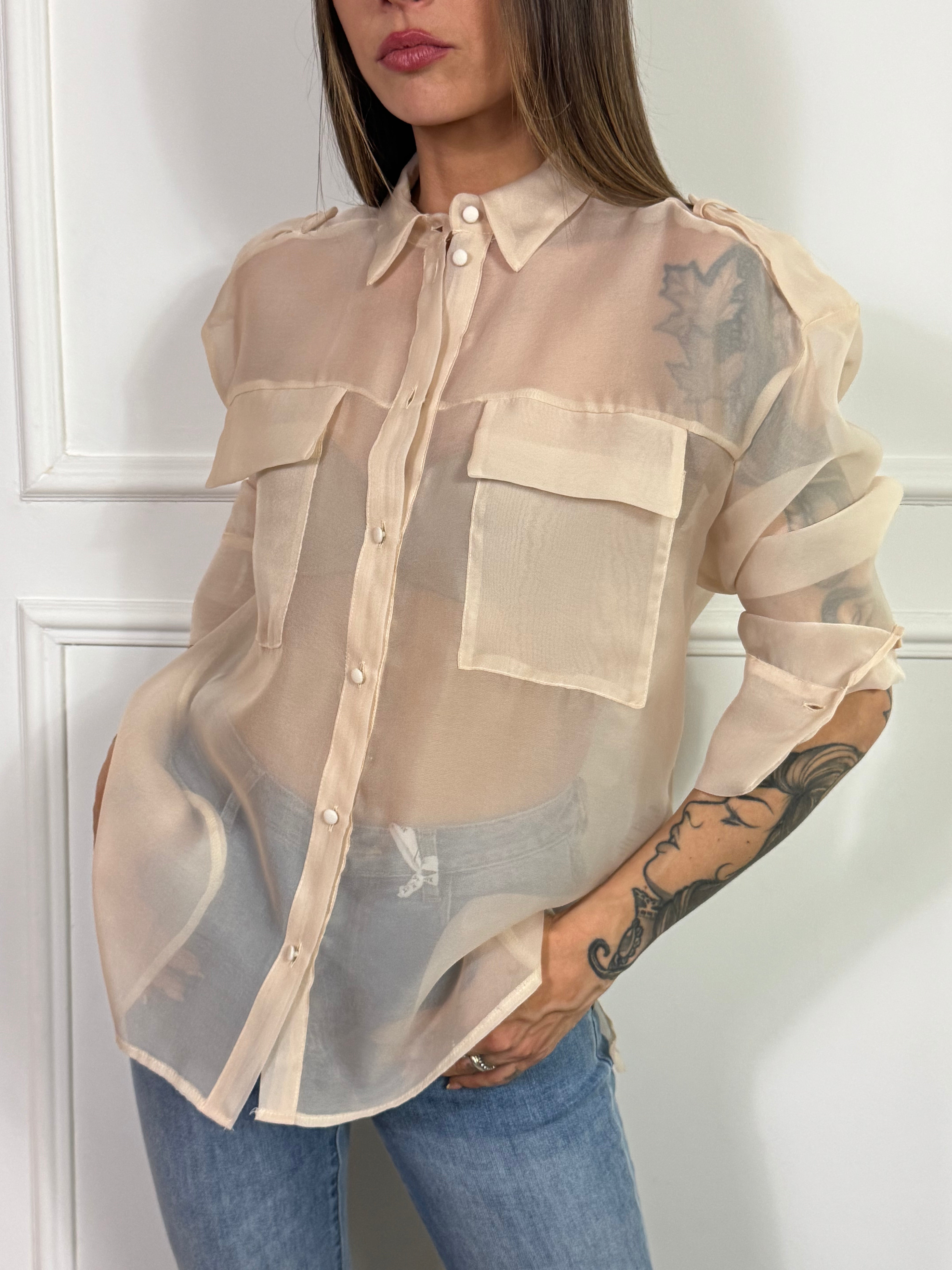Camicia in organza Susy Mix spallini militari con tasche frontali