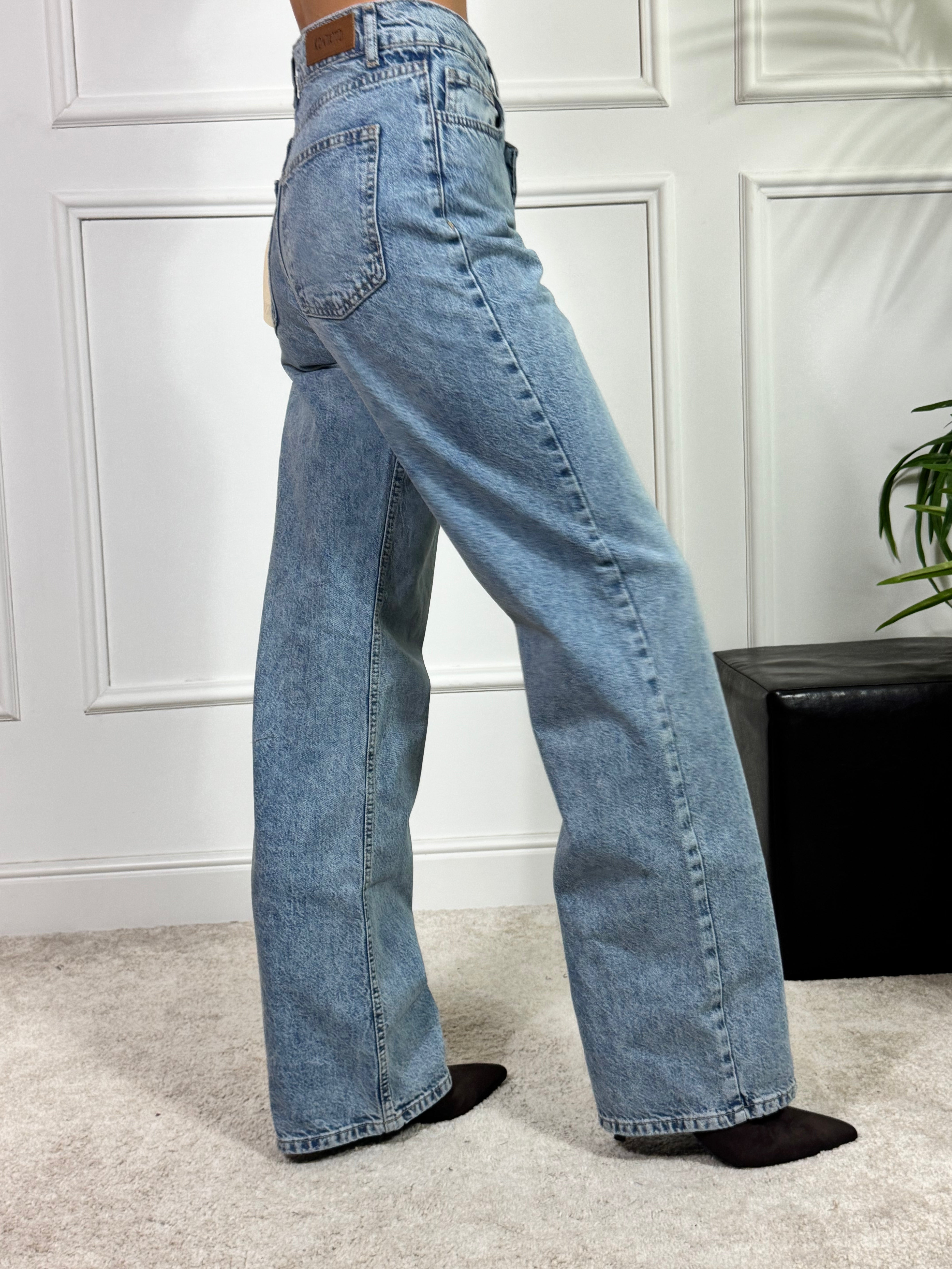 Jeans Kontatto MIKY ABBOTTONATURA ASIMMETRICA - lavaggio CHIARO