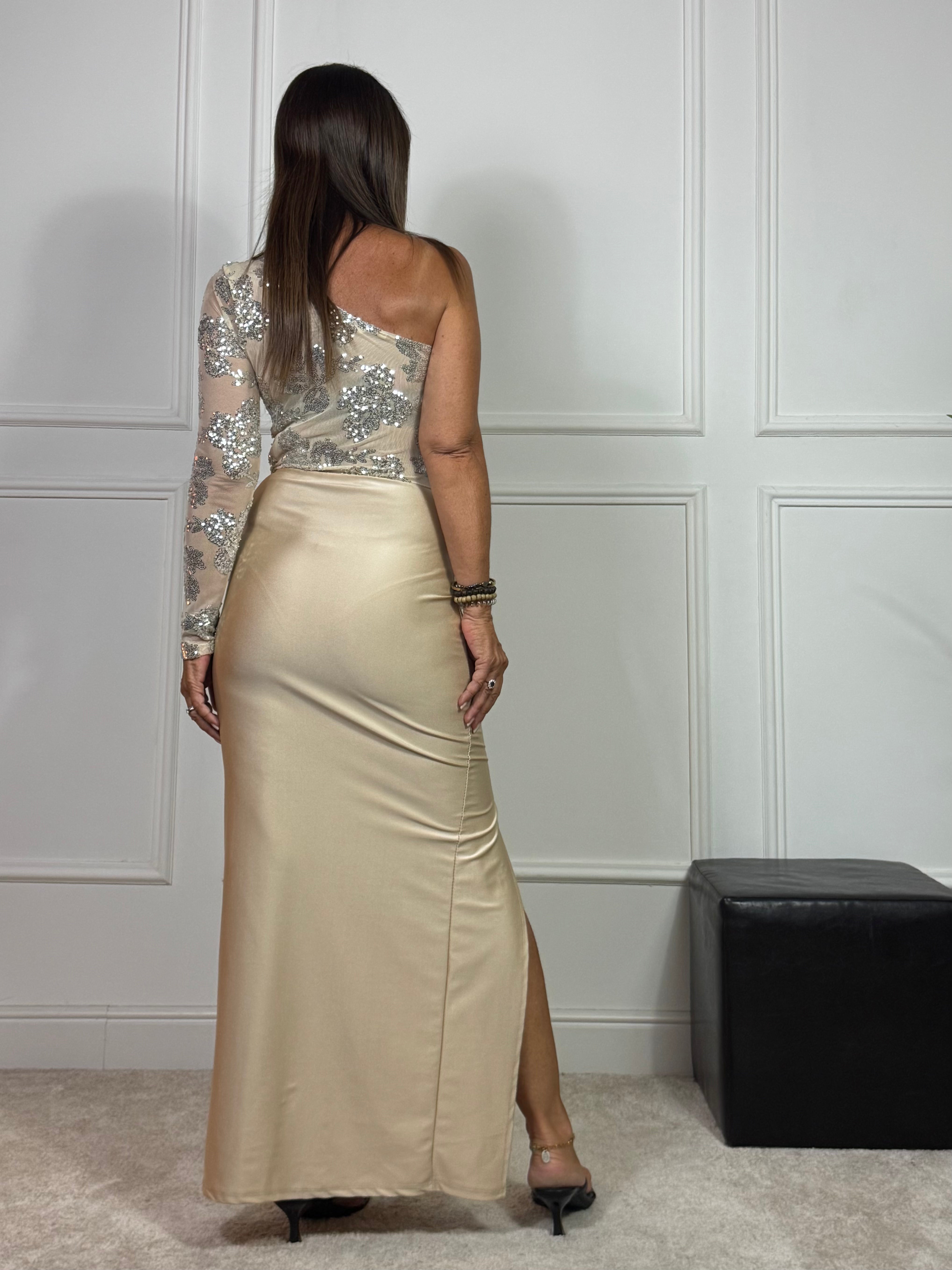Abito lungo Victoria ILMH monomanica con inserti tulle e paillettes e spacco