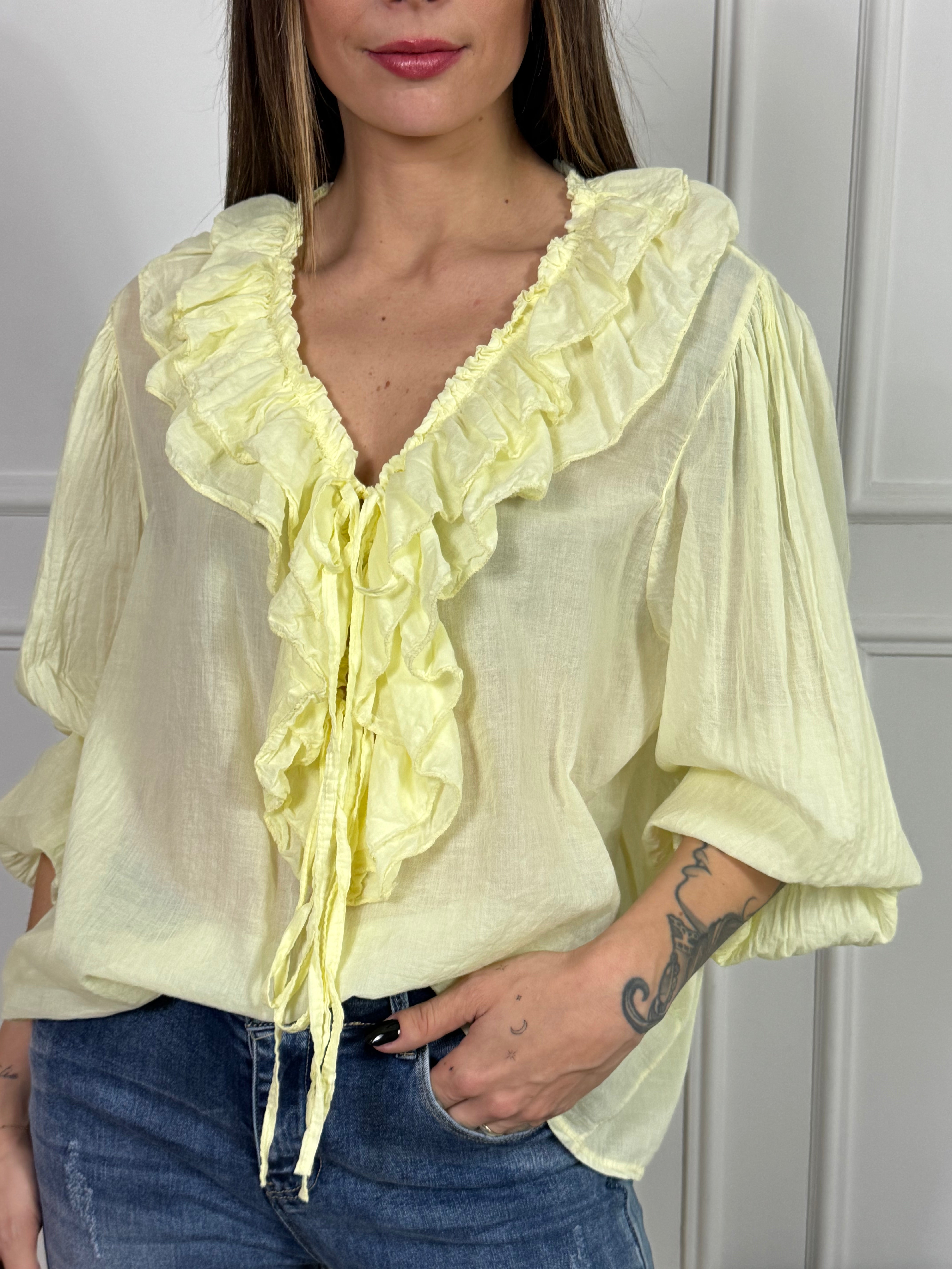 Camicia in mussola Victoria ILMH con rouches davanti e manica pittore