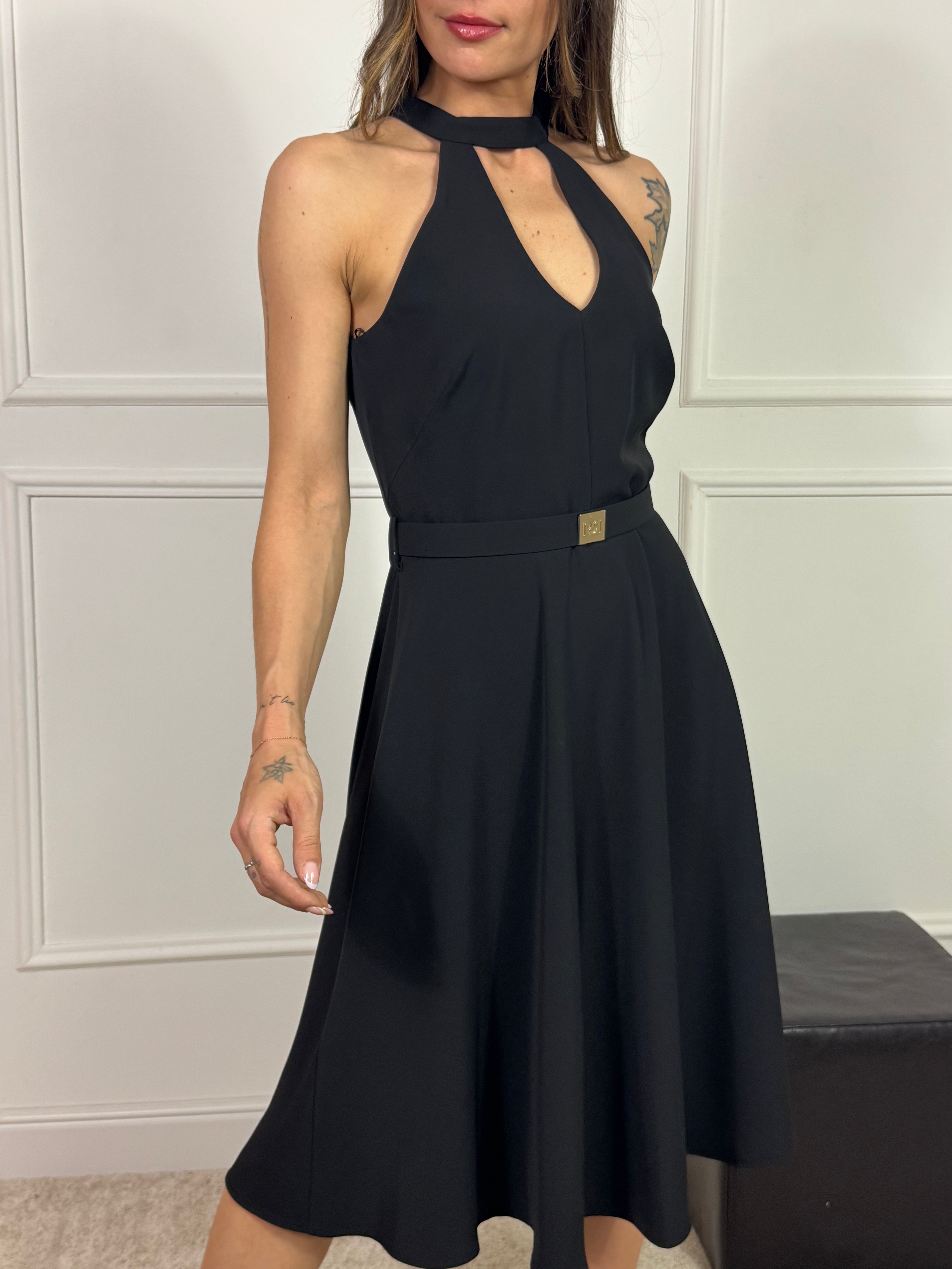 Abito Rinascimento scollo goccia e scollo schiena con fiocco