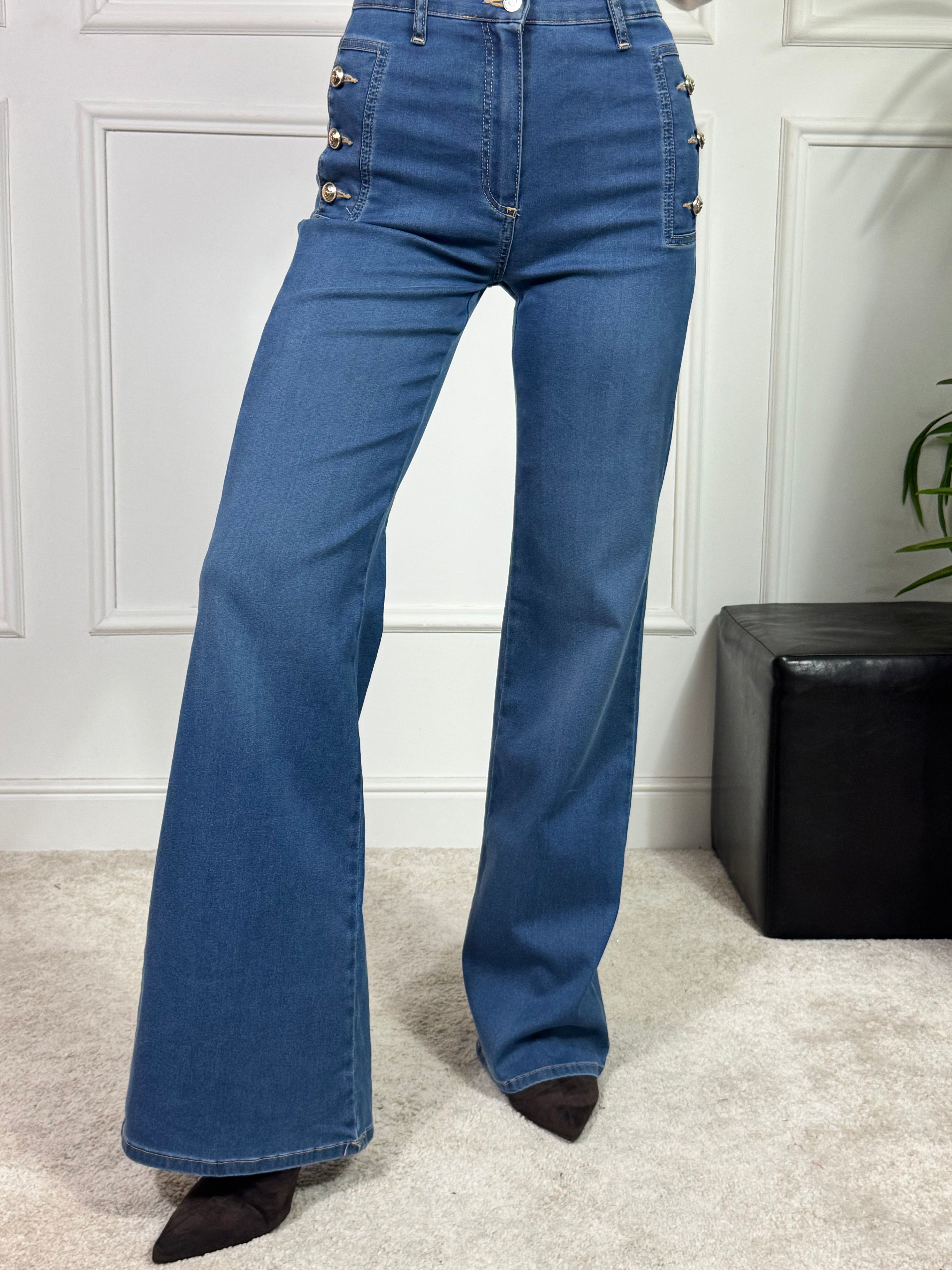Jeans HAVE ONE FLARED BOTTONI ORO modello BETS