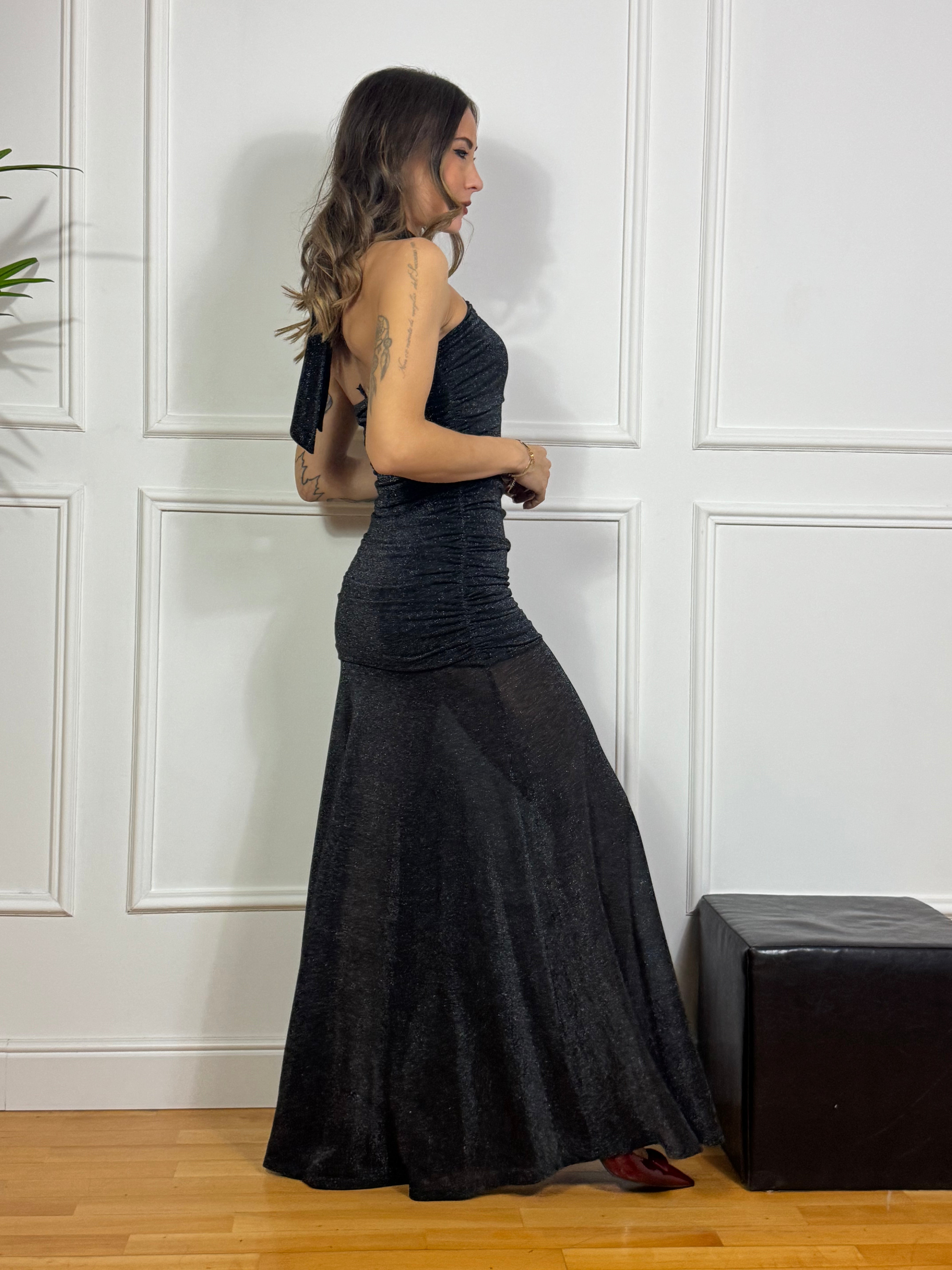 Abito lungo Victoria ILMH in lurex con drappeggi e scollo schiena