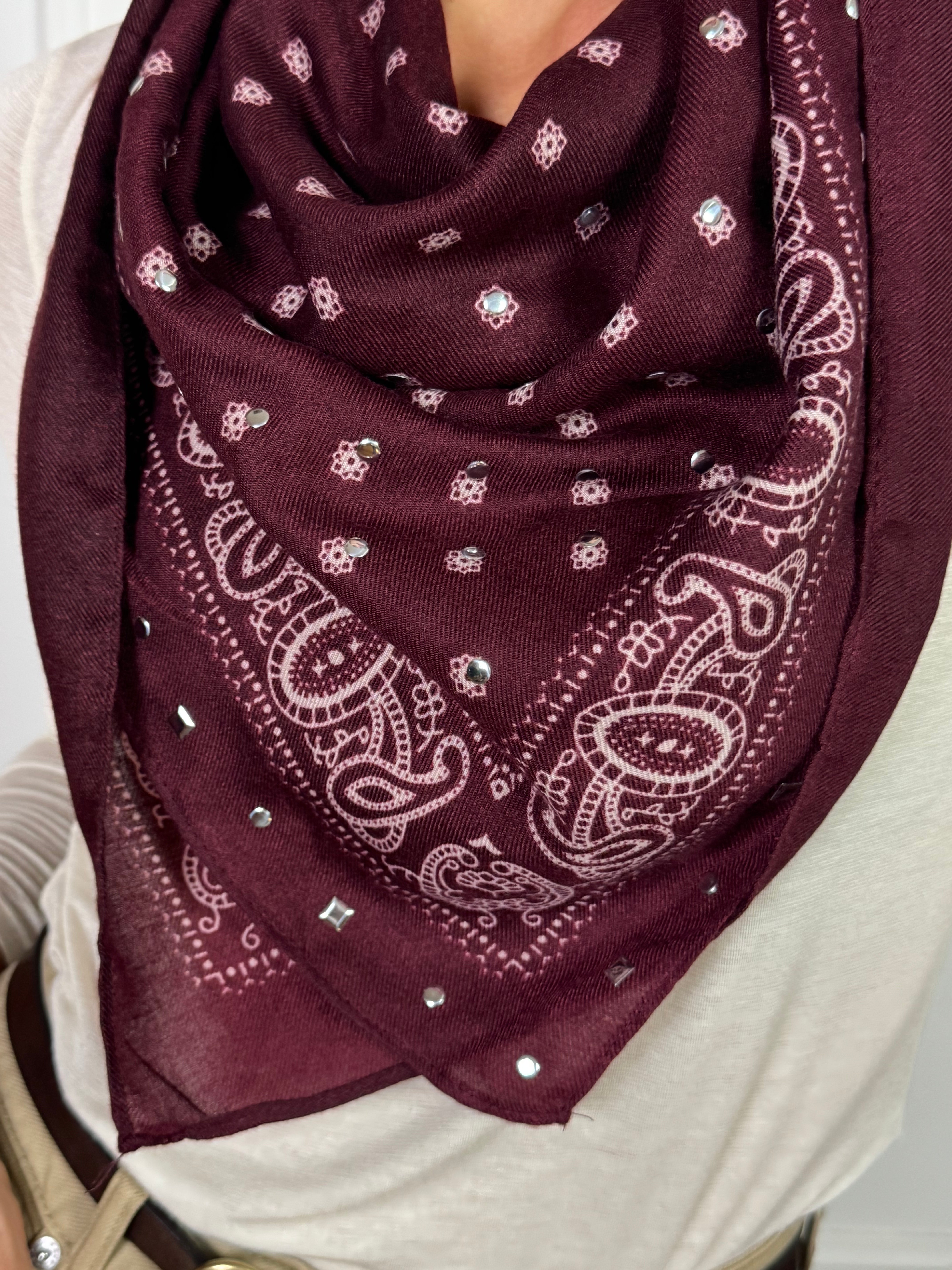 Sciarpa Bandana quadrata con borchiette