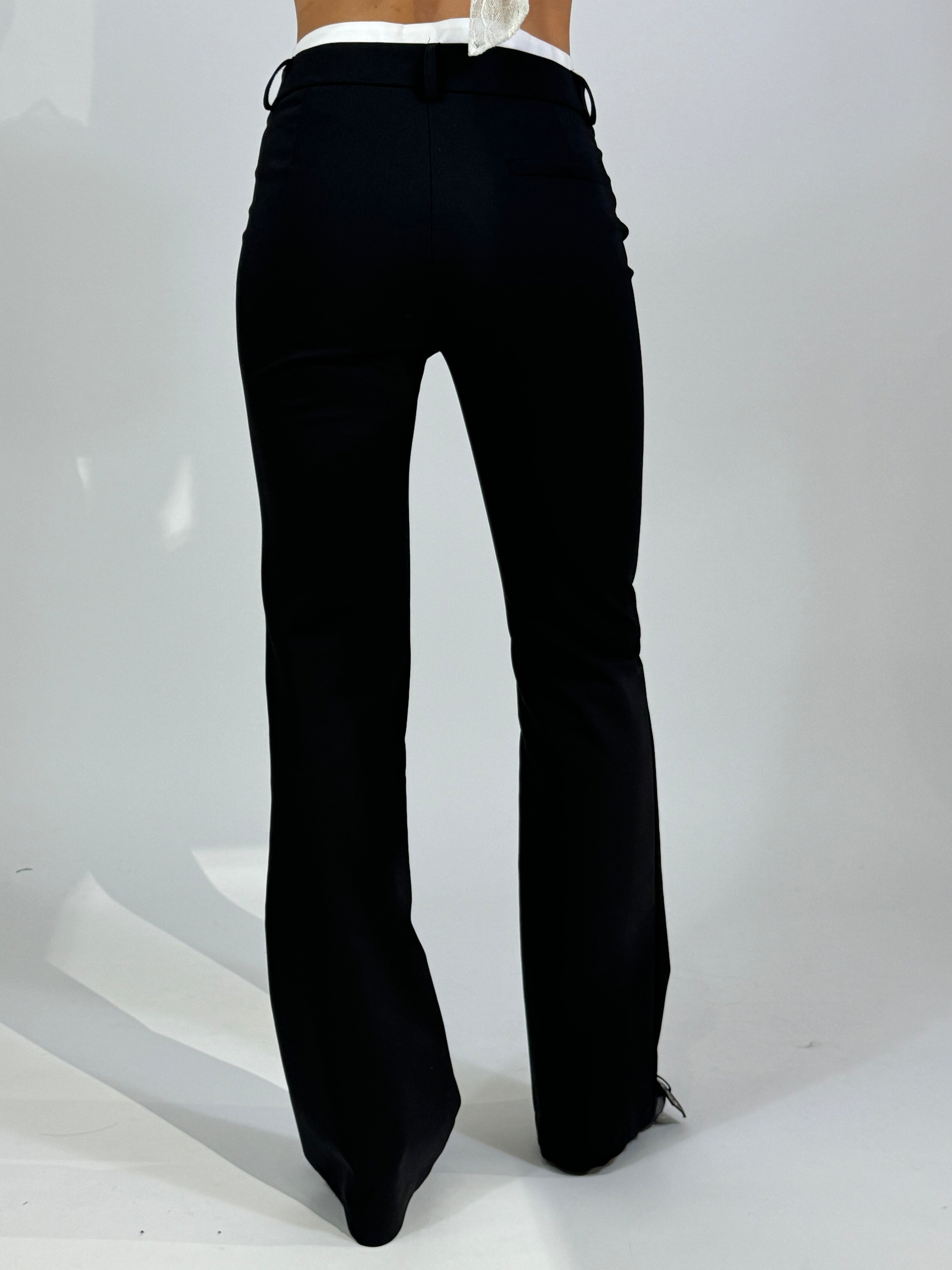 Pantalone VICTORIA ILMH leggermente a zampa con effetto underwear