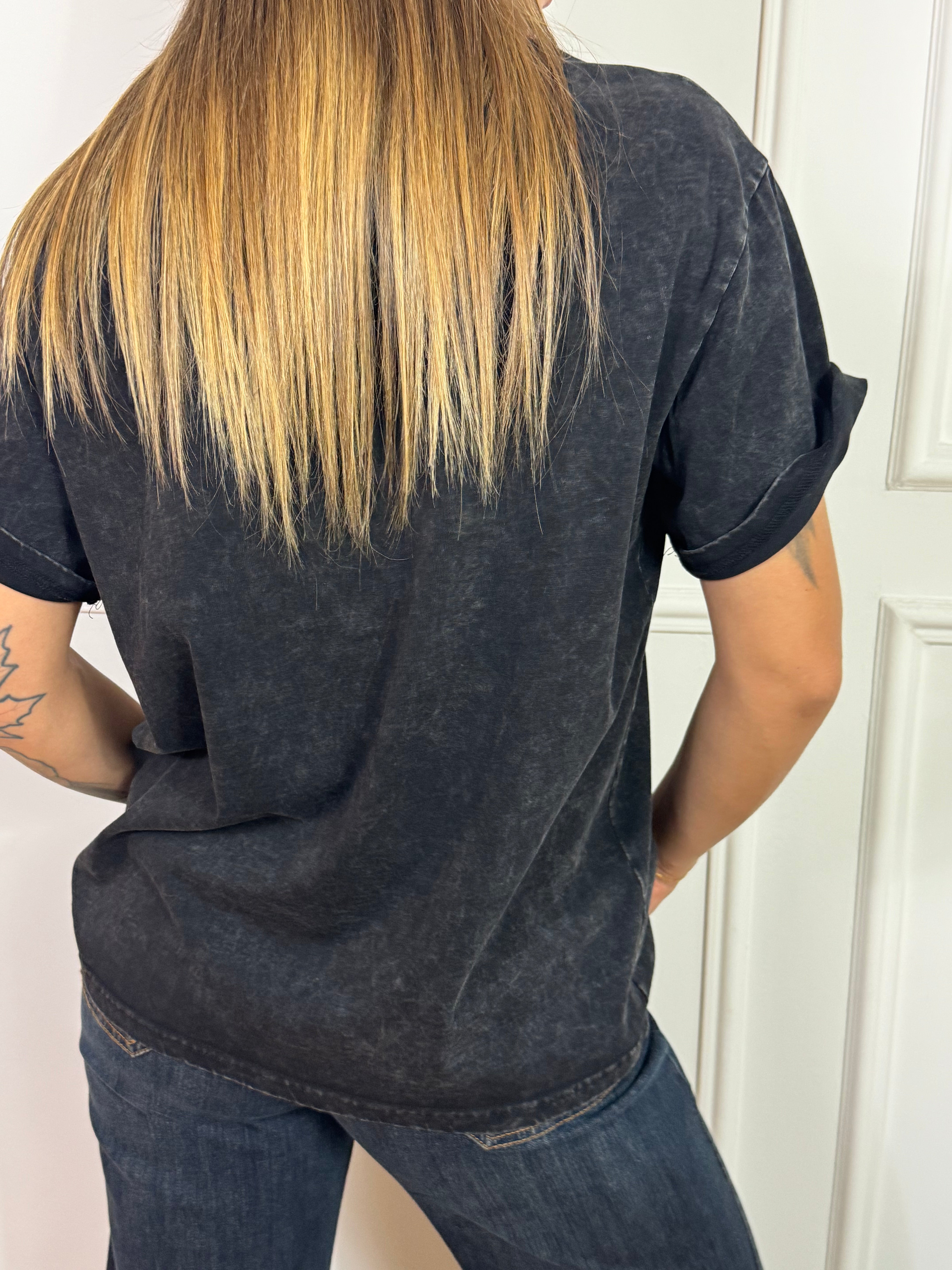 Maglia manica corta Susy Mix lavaggio delavè con applicazioni gioiello
