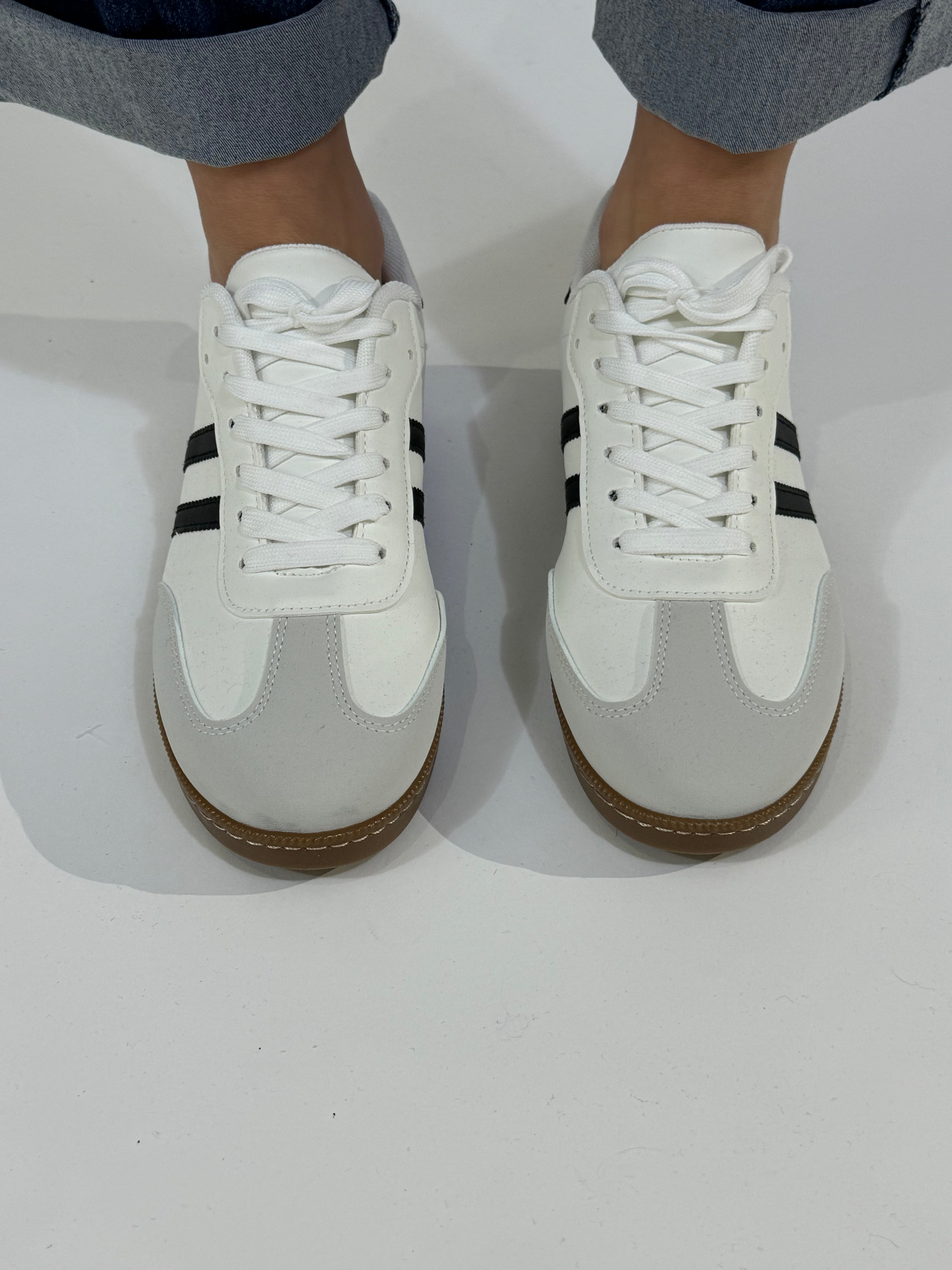 Sneakers con bande laterali SOTTILI