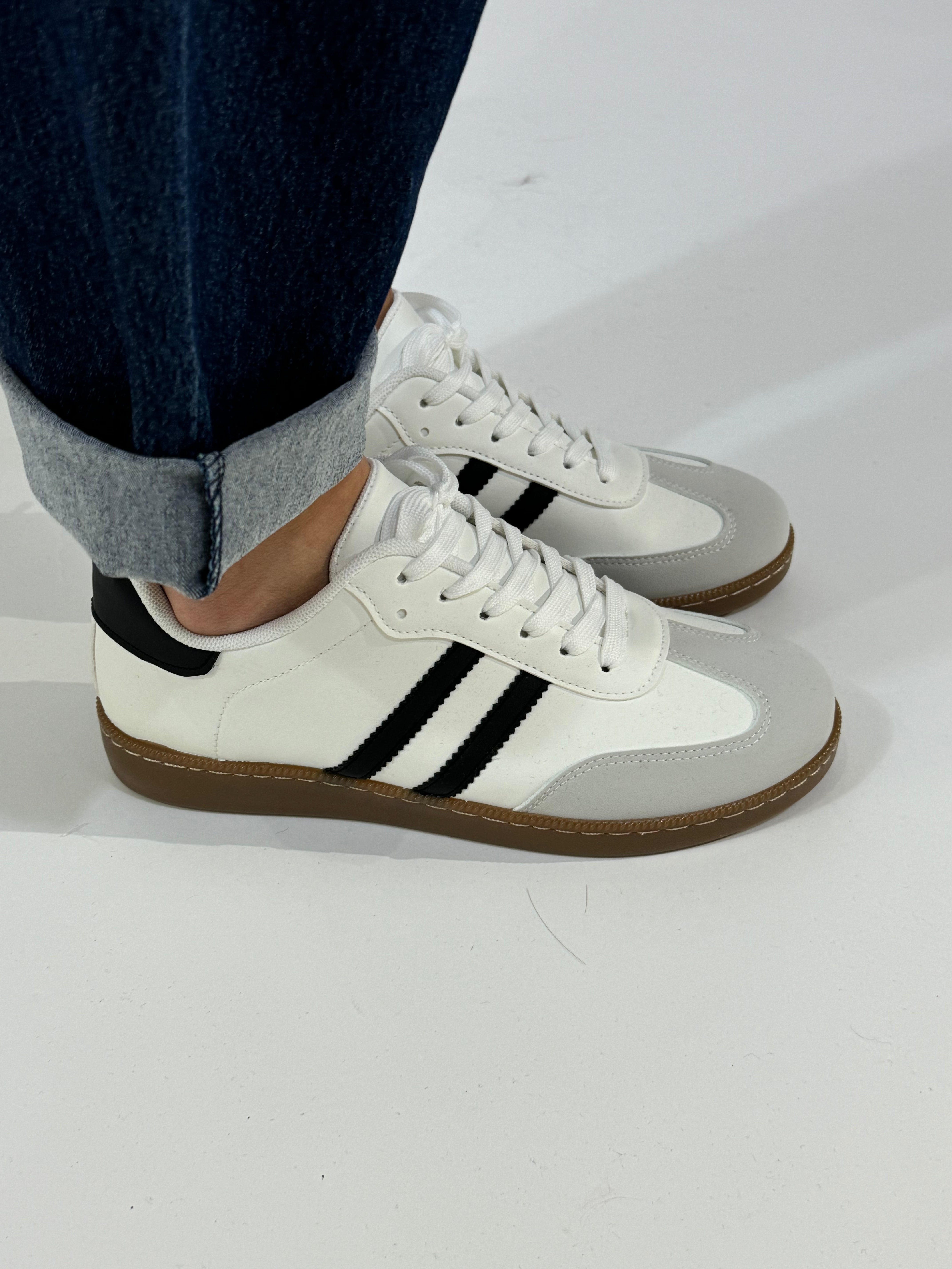 Sneakers con bande laterali SOTTILI