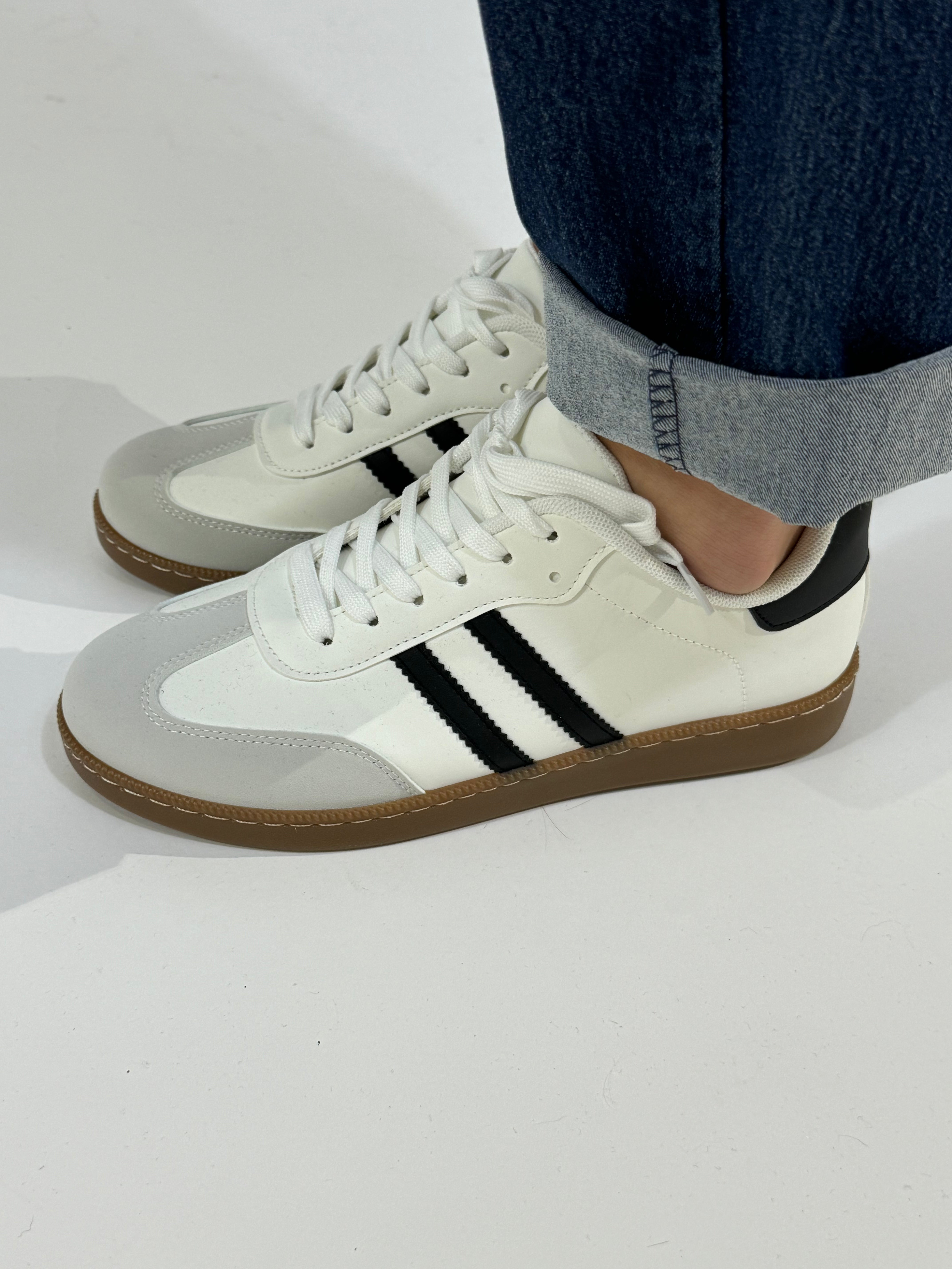 Sneakers con bande laterali SOTTILI