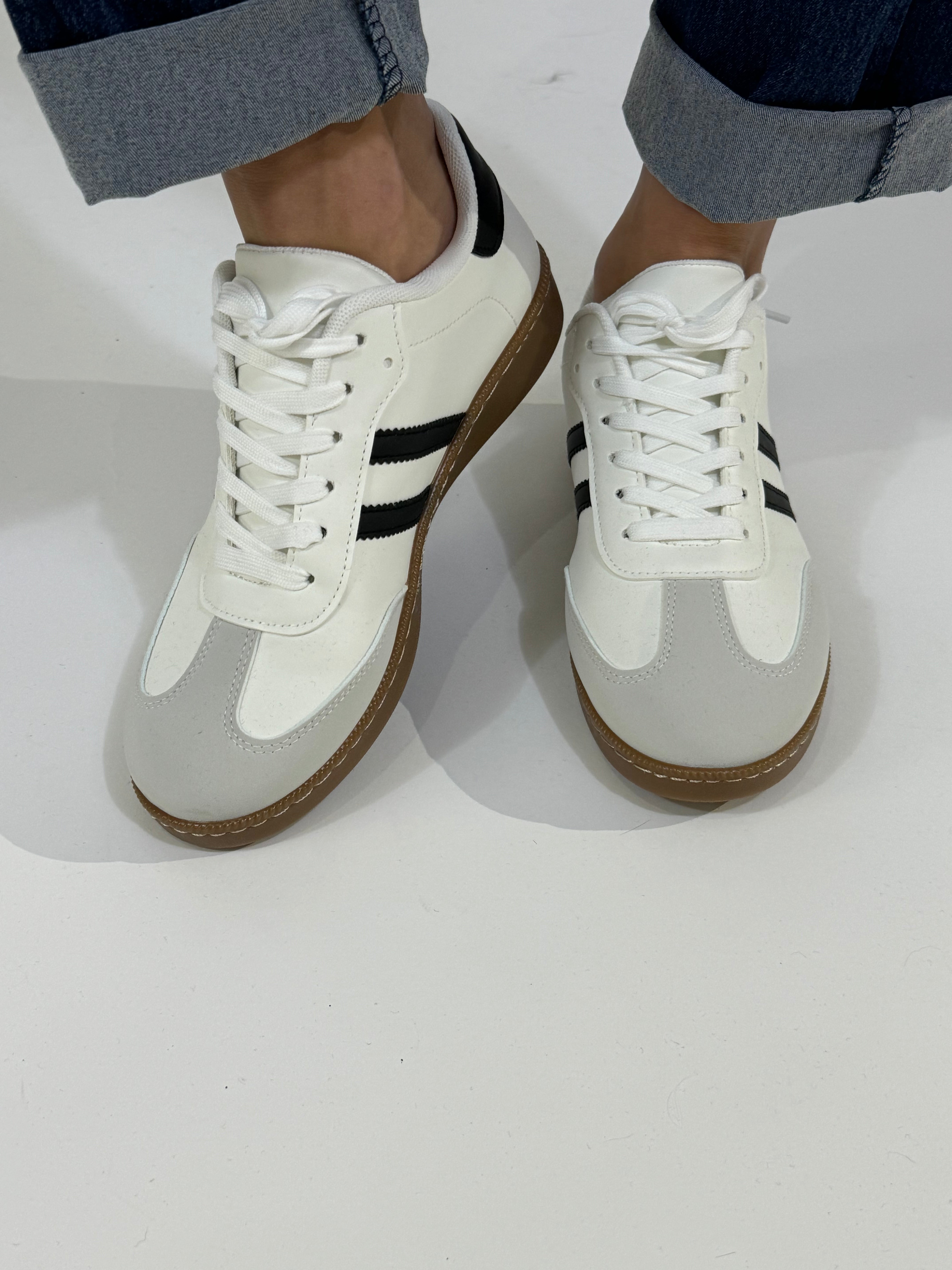 Sneakers con bande laterali SOTTILI