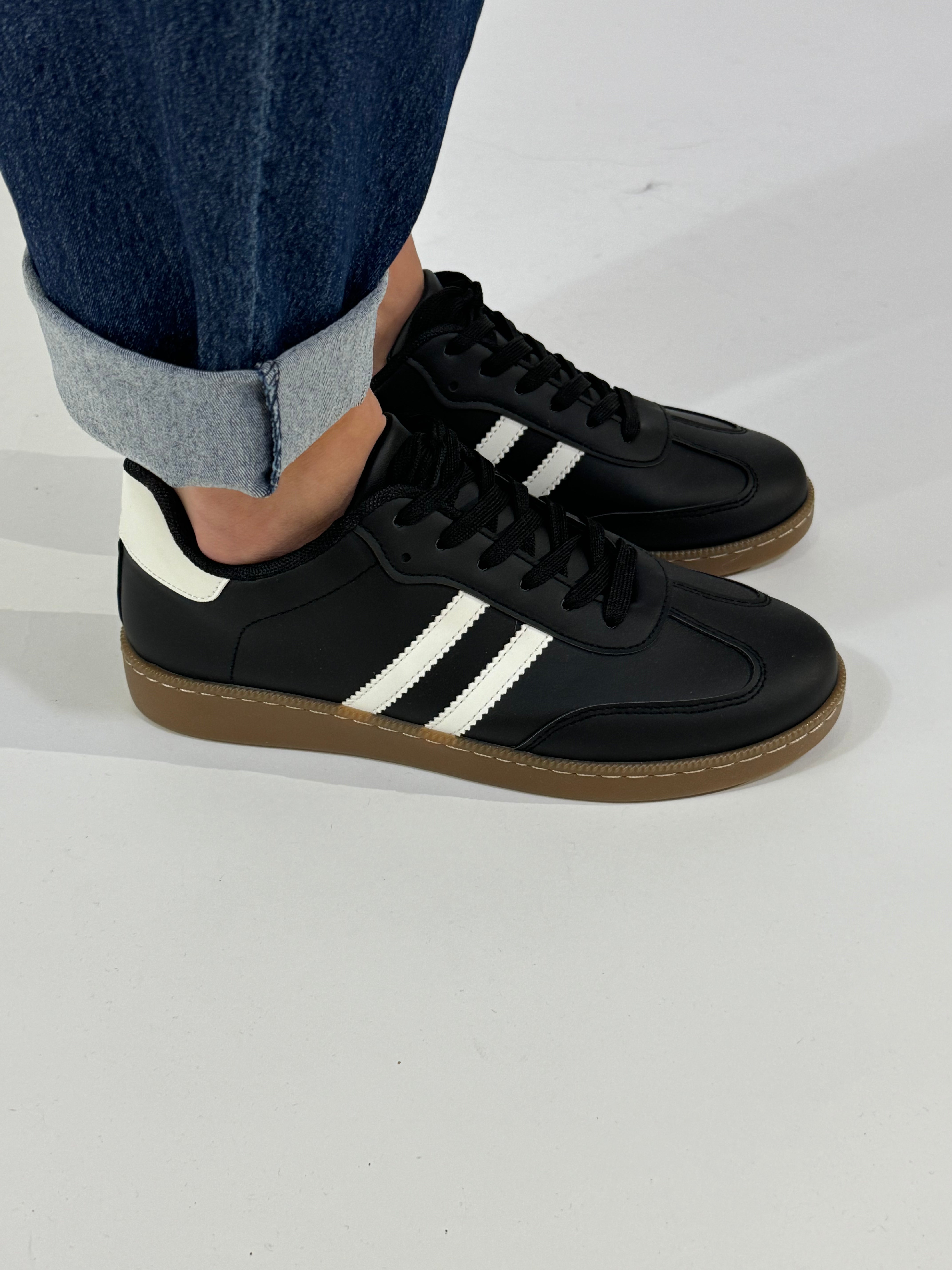 Sneakers con bande laterali SOTTILI