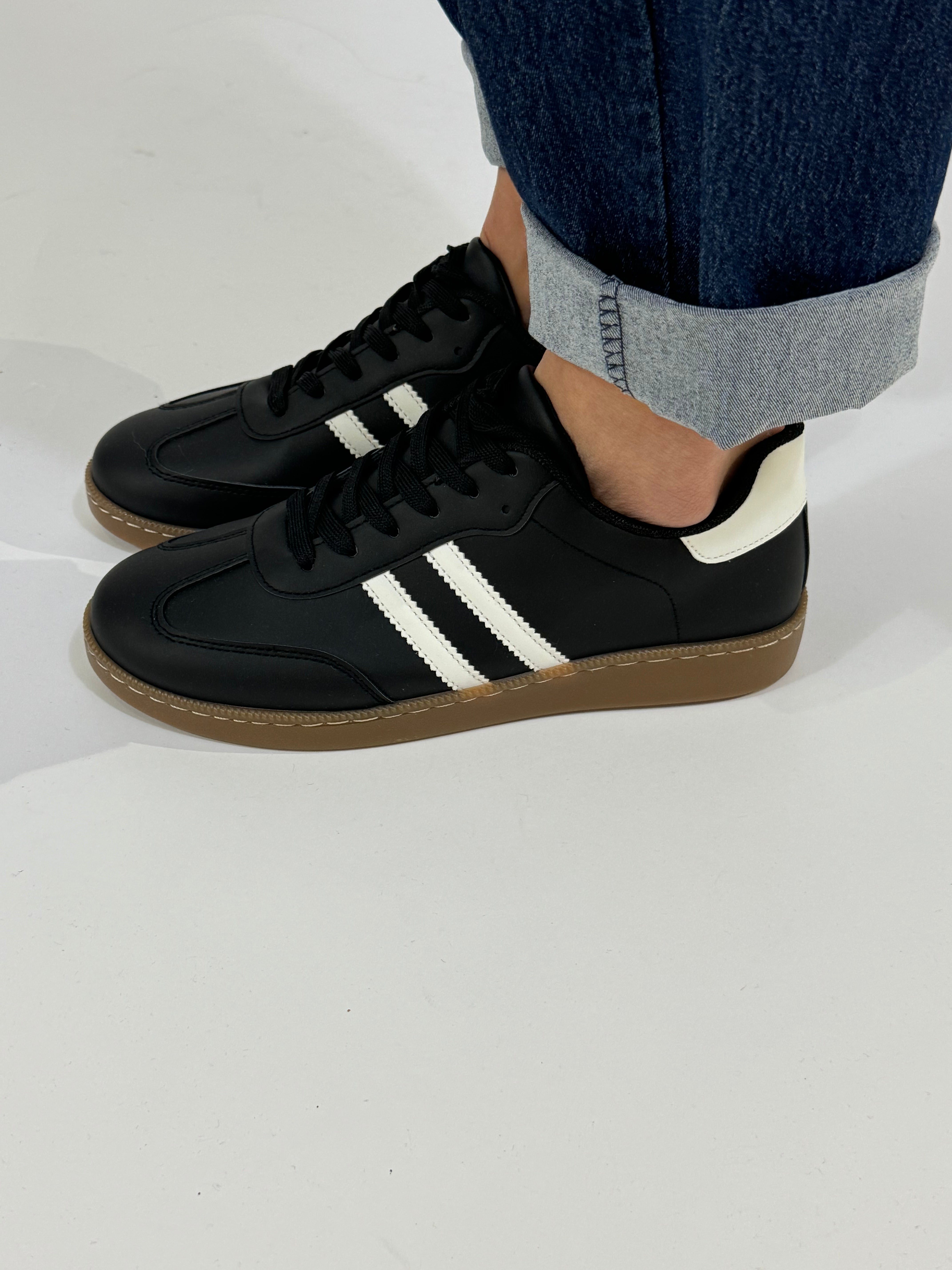 Sneakers con bande laterali SOTTILI