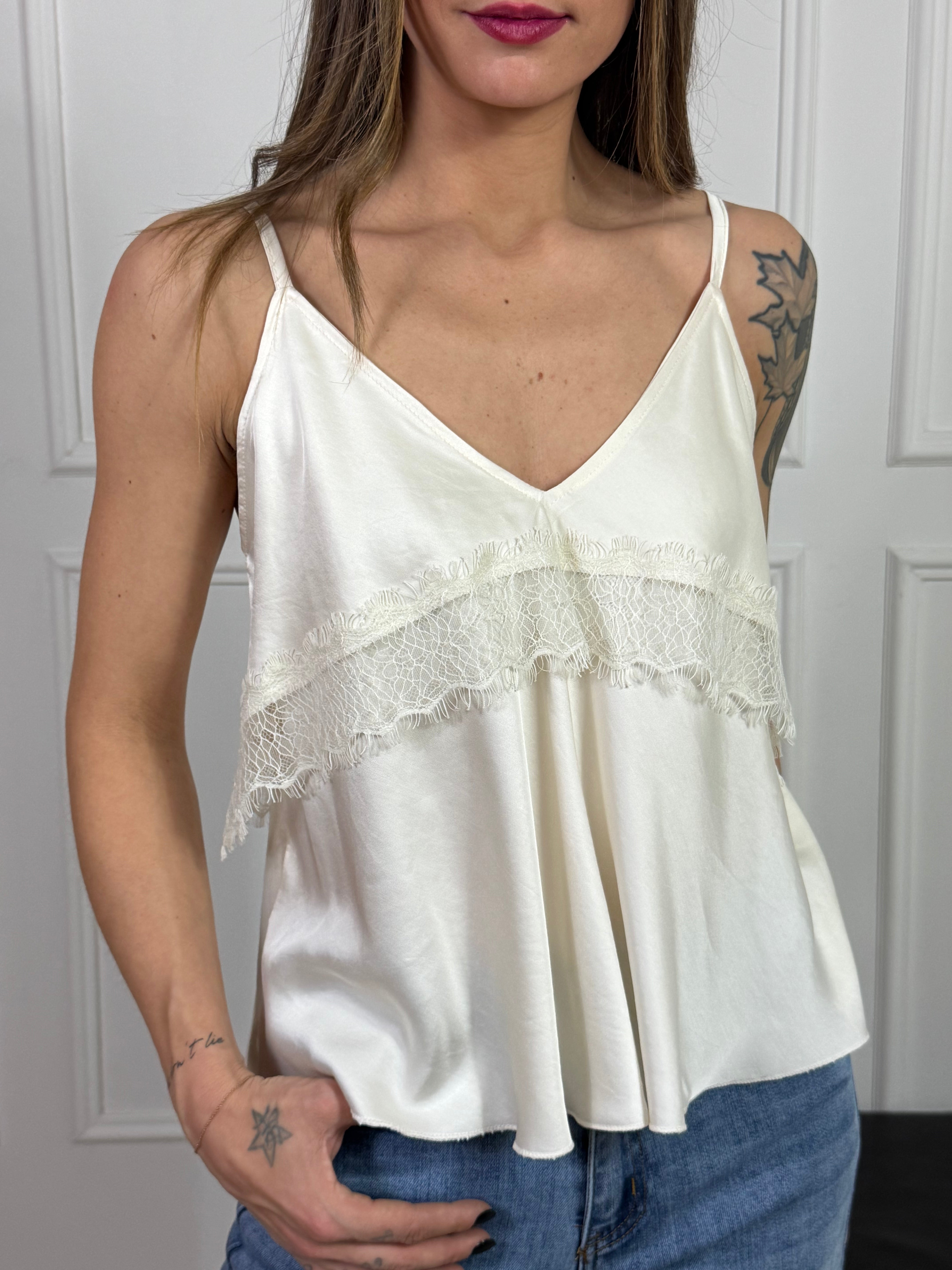Top in raso con inserti in pizzo Kikisix