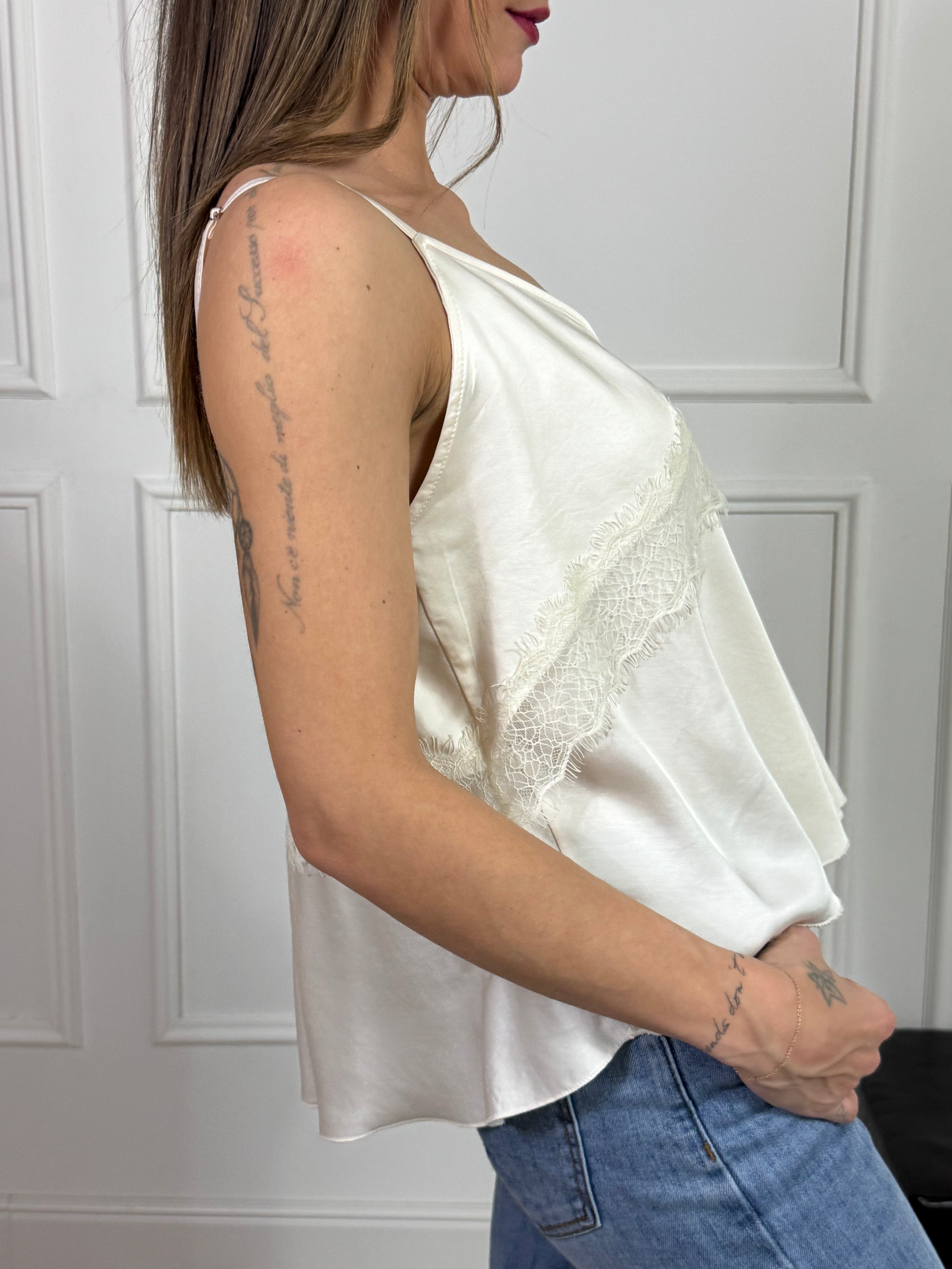 Top in raso con inserti in pizzo Kikisix