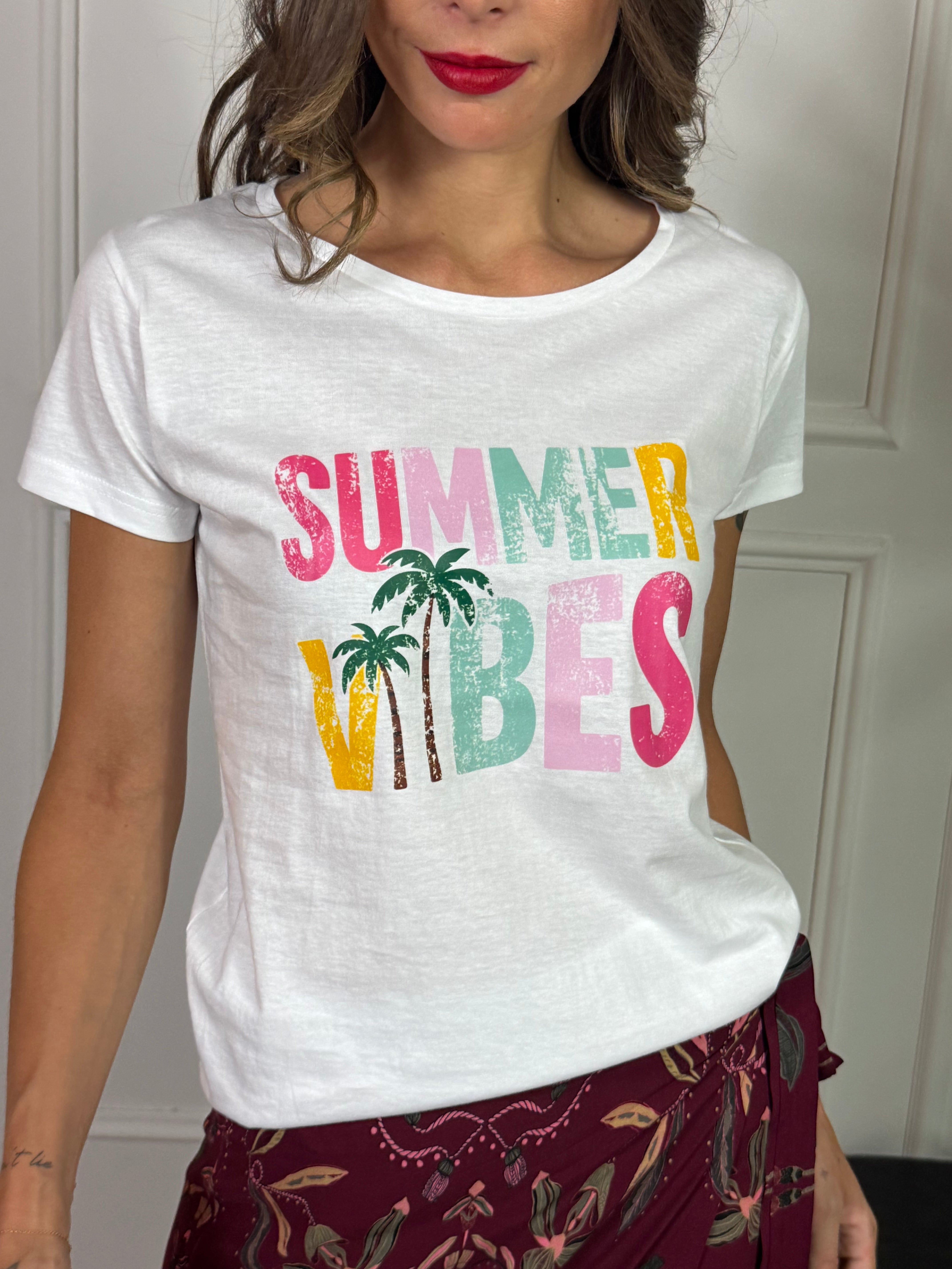 T-shirt Kikisix stampa scritta SUMMER VIBES