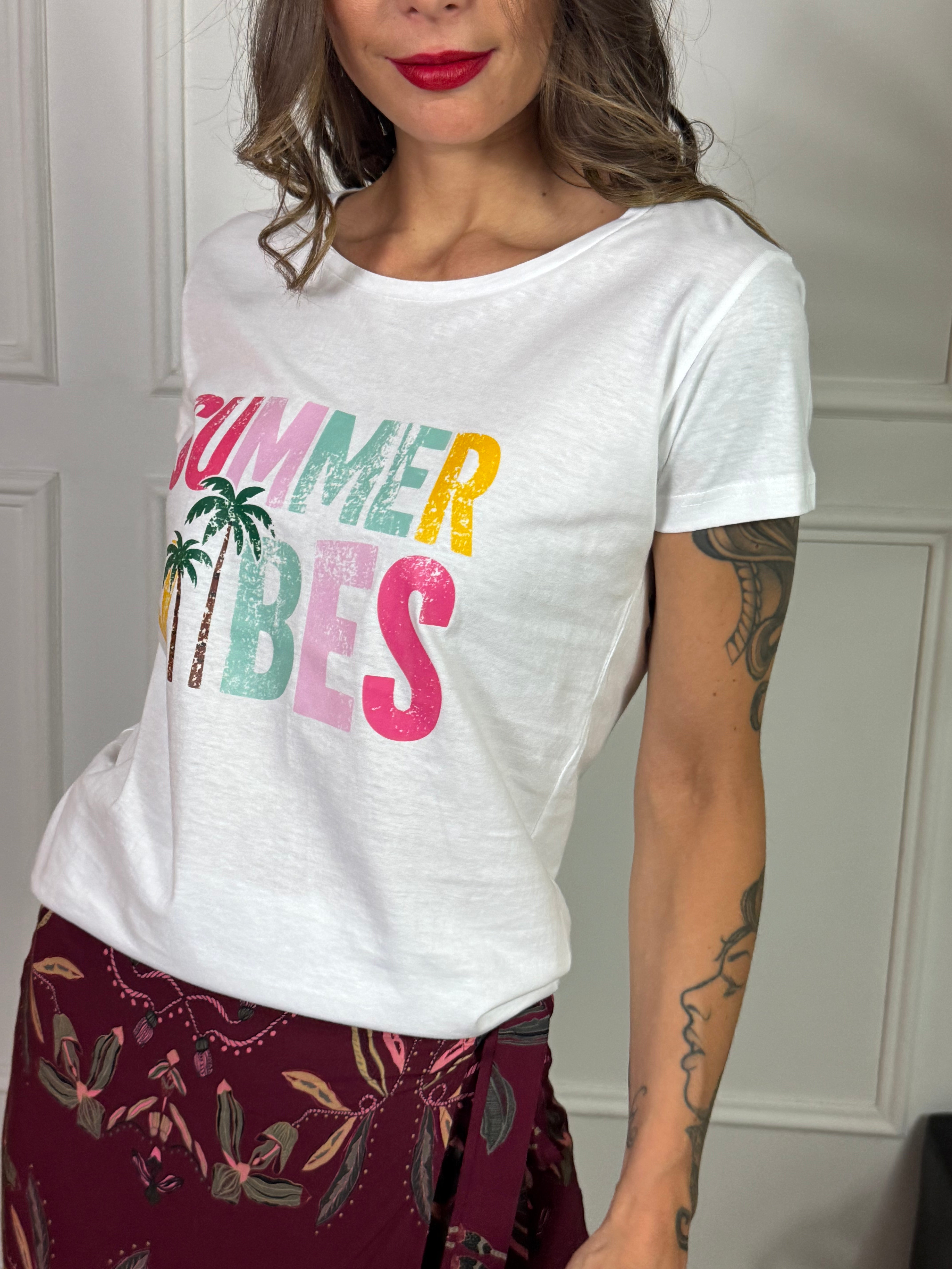 T-shirt Kikisix stampa scritta SUMMER VIBES