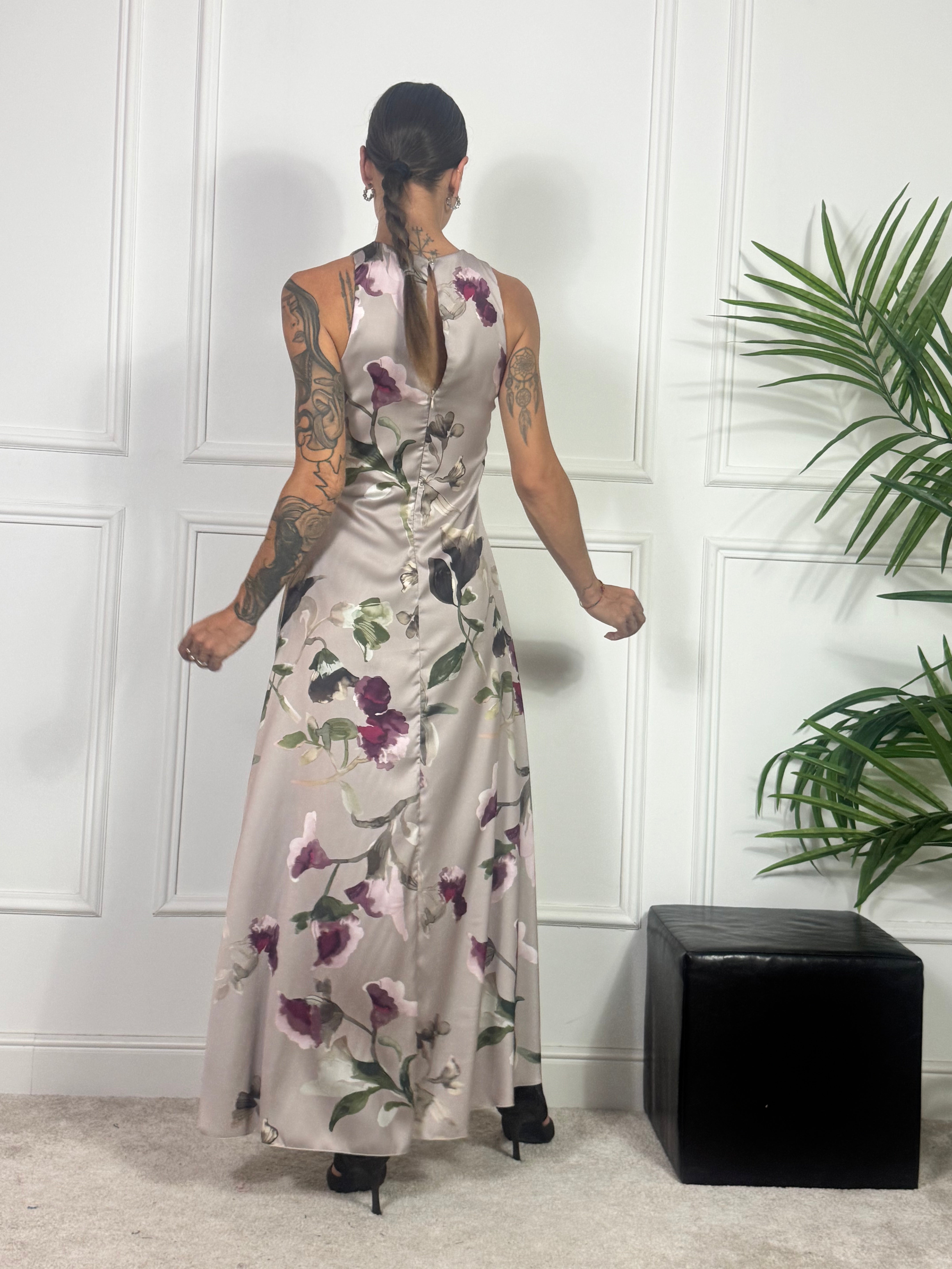 Abito lungo Rinascimento smanicato con fiori