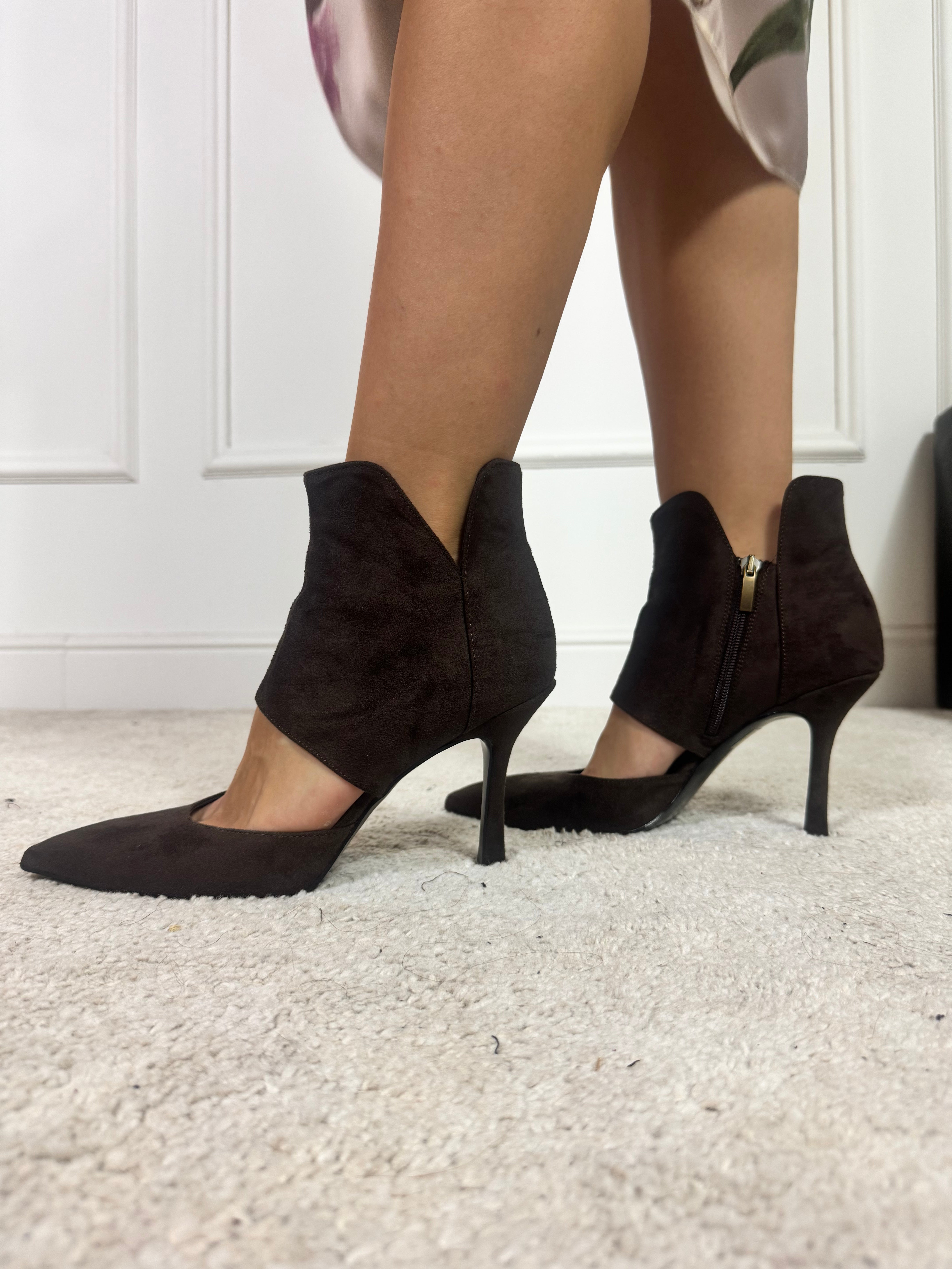Scarpa décolleté in pelle scamosciata Ovyè cut-out