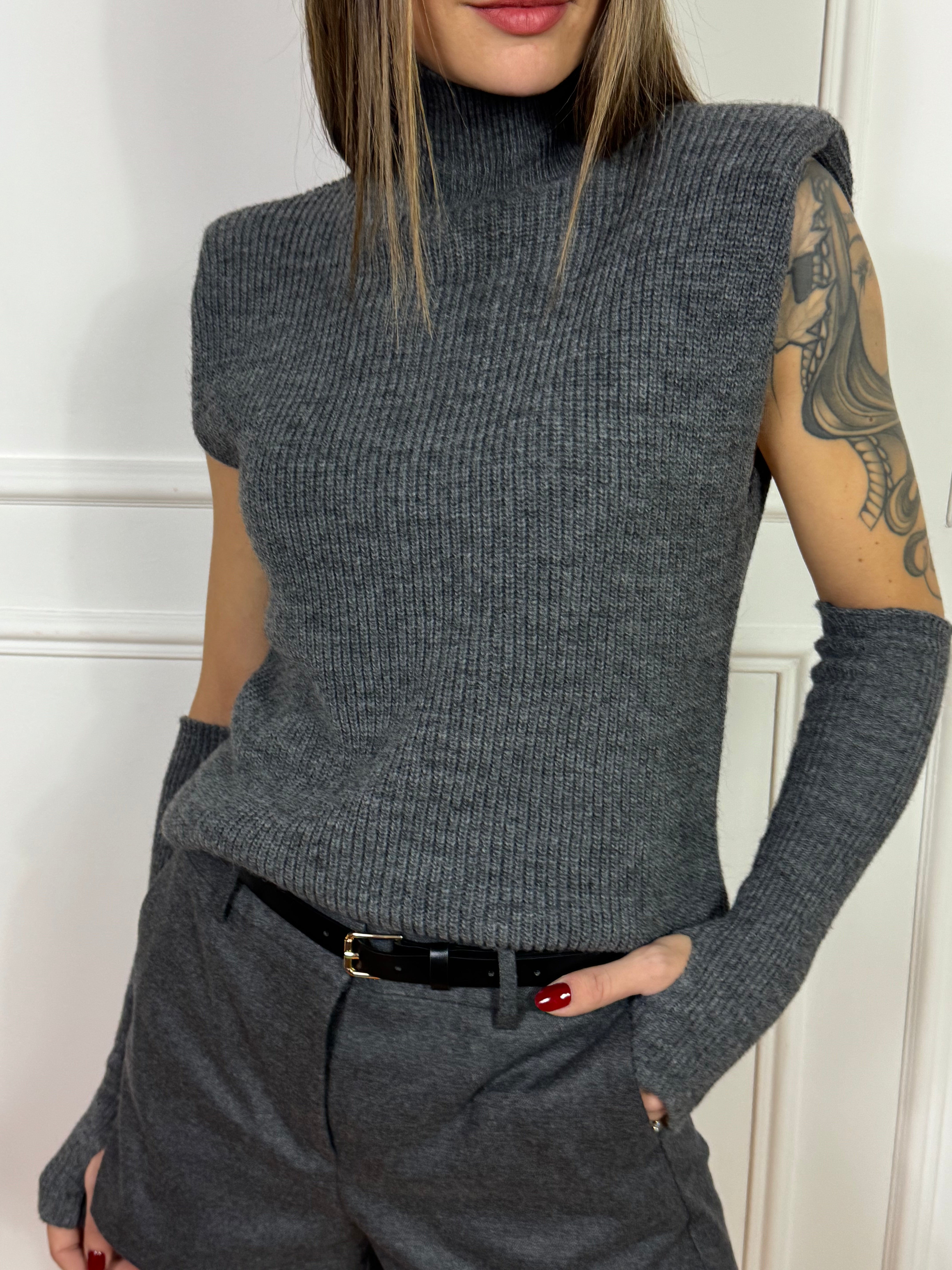 Gilet in maglia collo alto KONTATTO con spallotti imbottiti e manicotti