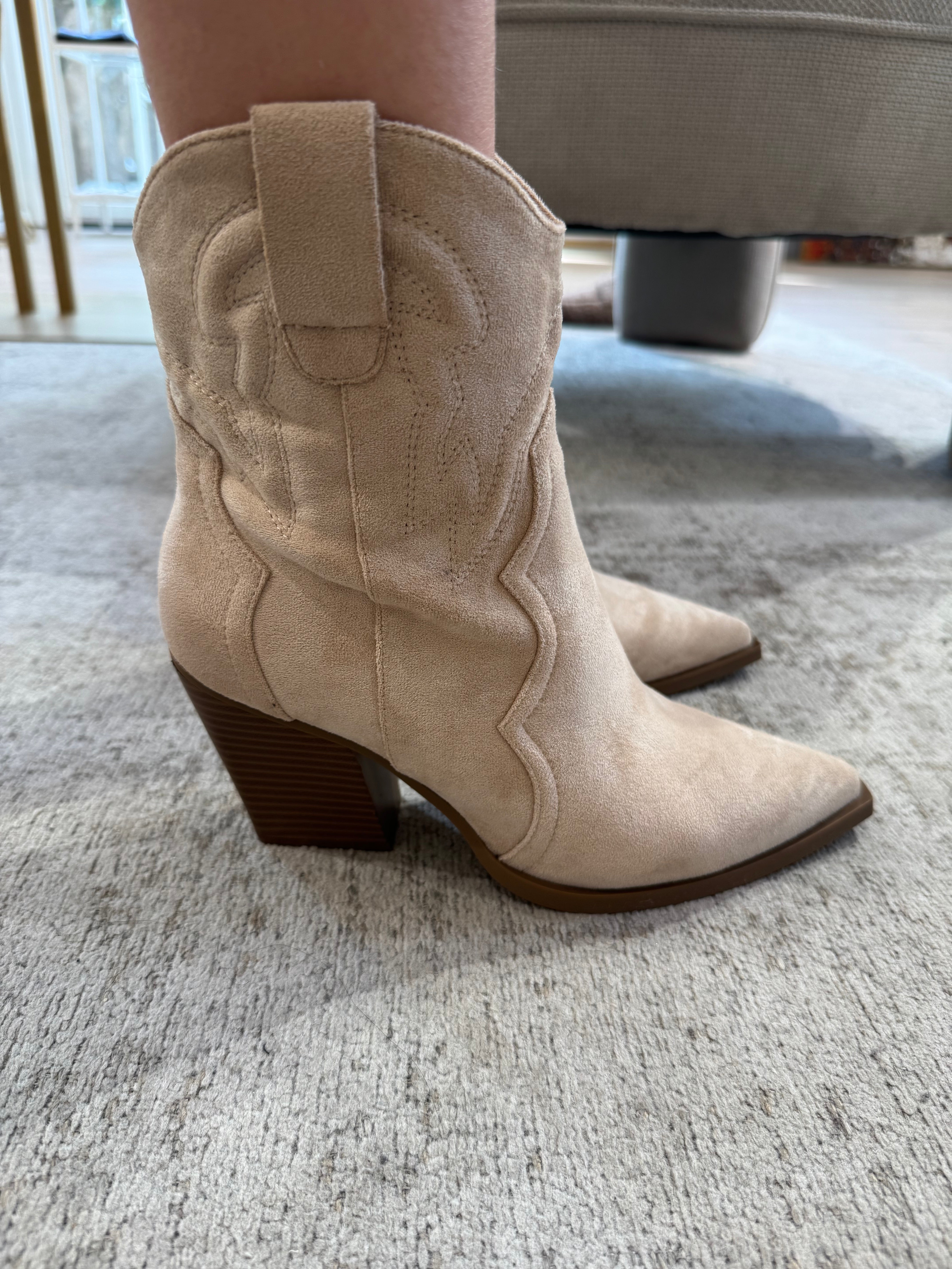 Stivaletto texano basso con tacco effetto scamosciato SABBIA