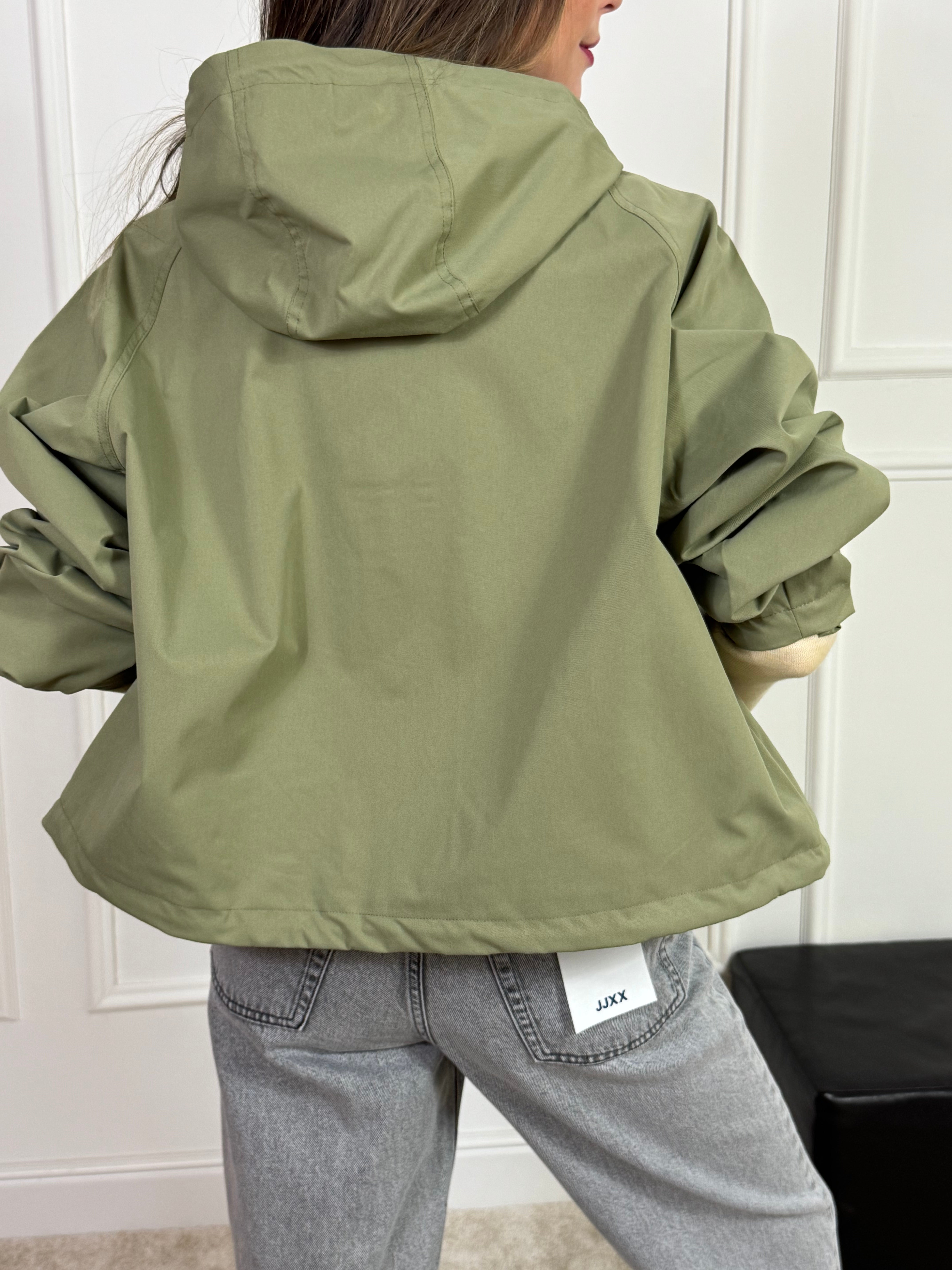 Giacca con cappuccio JJXX modello WILMA impermeabile