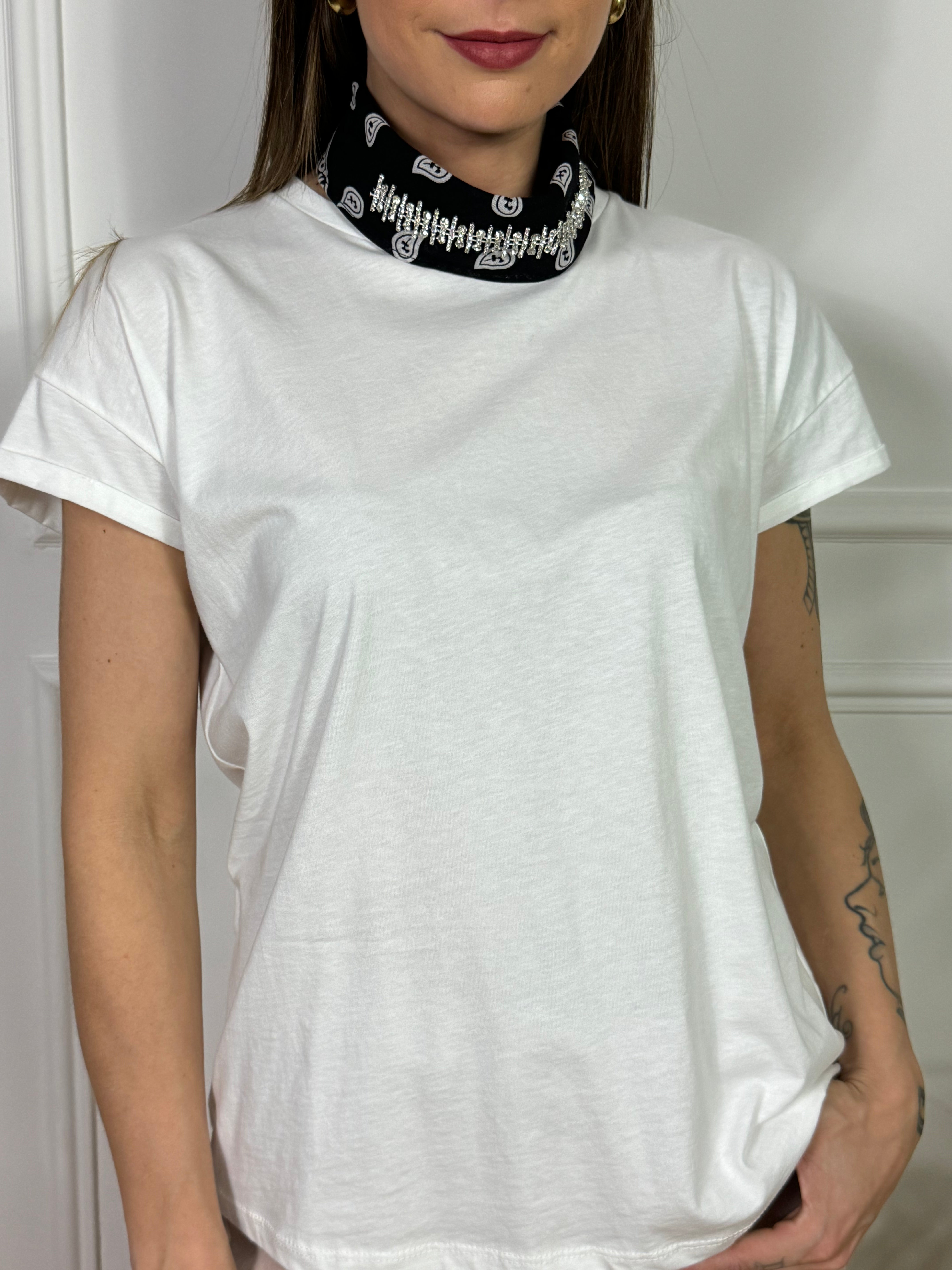 T-shirt basica Tensione In con bandana con strass