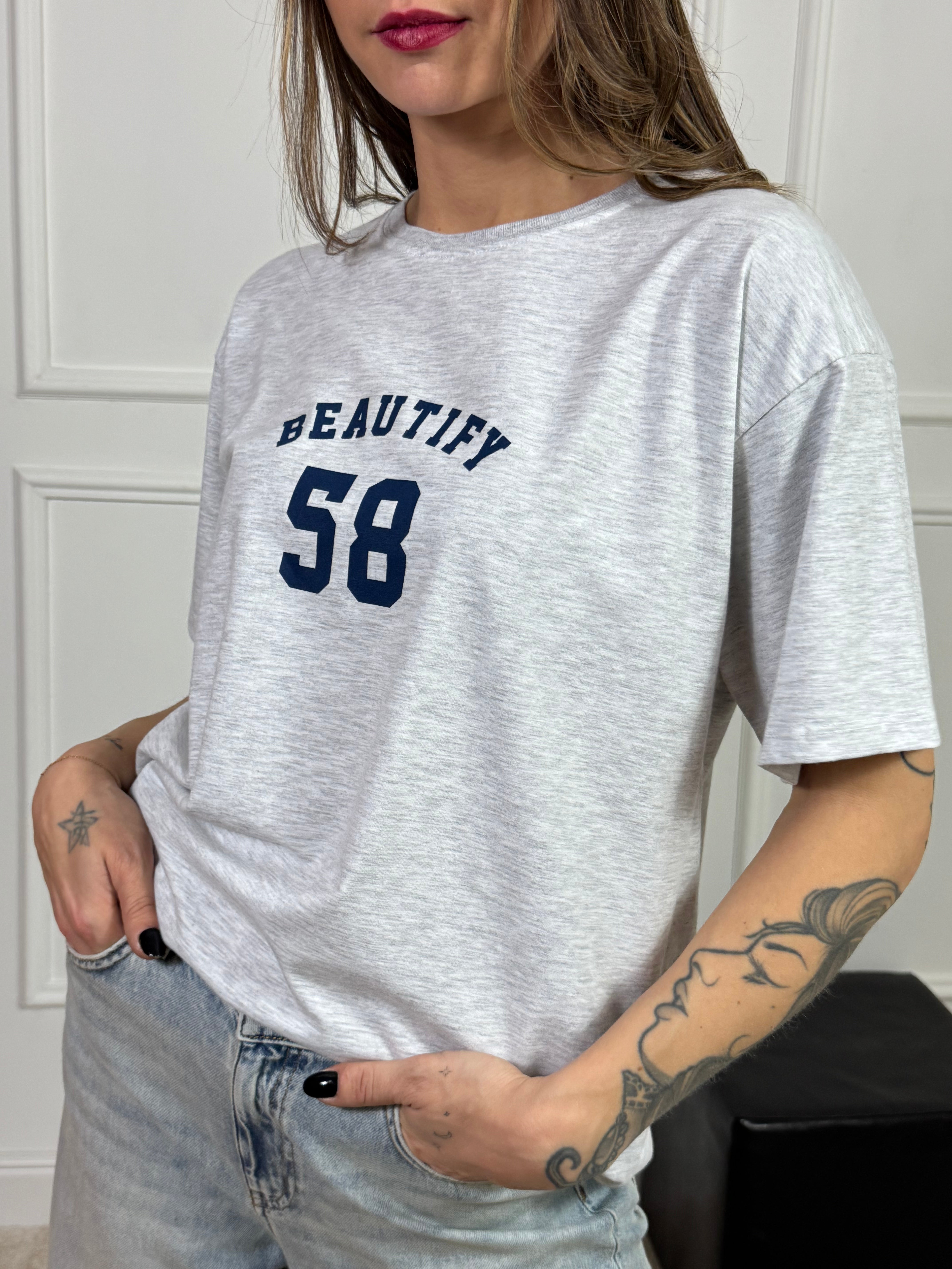 T-shirt over con stampa Victoria ILMH BEAUTIFY