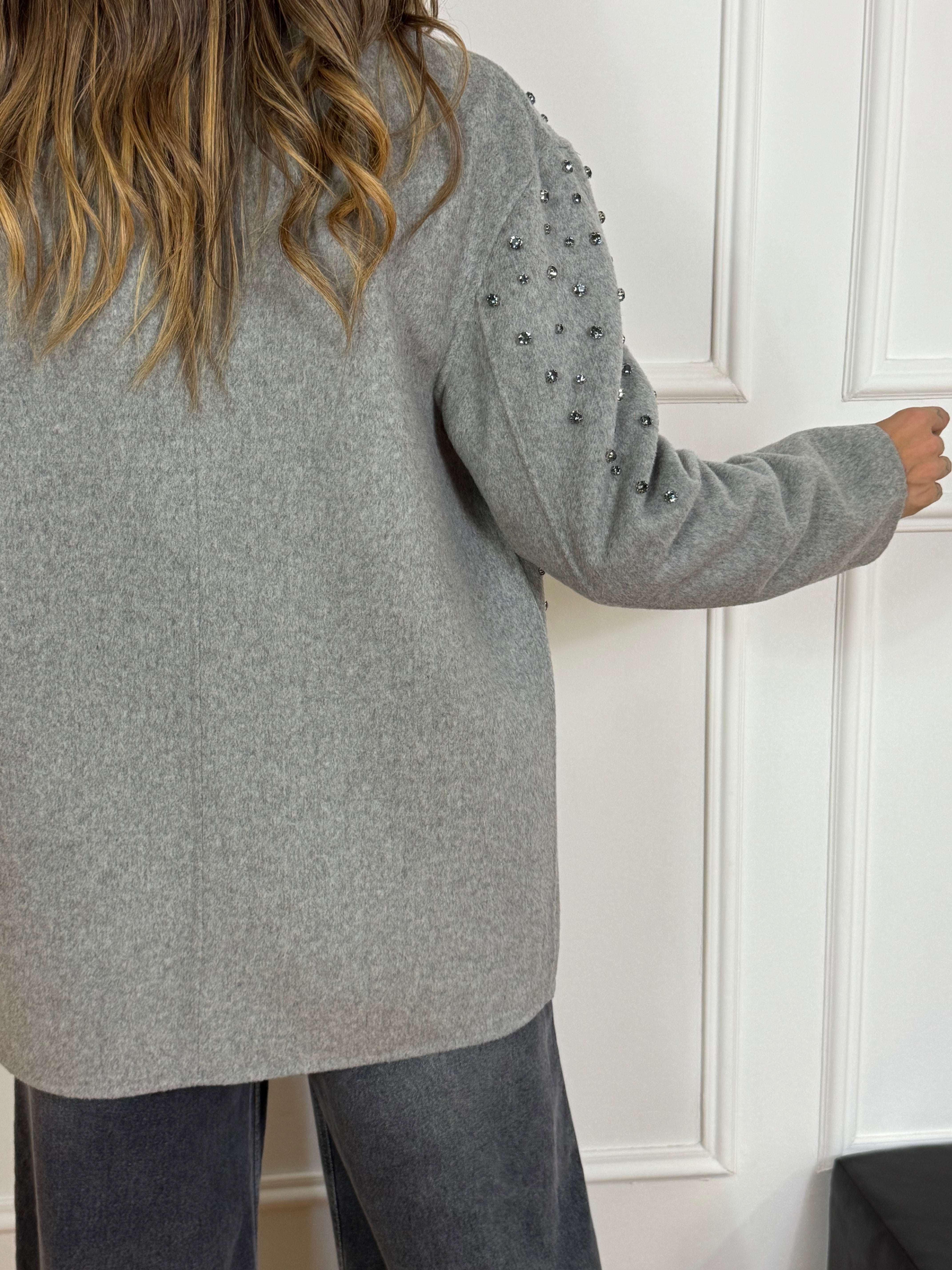 Cappotto corto OVERSIZE Have One con APPLICAZIONI GIOIELLO