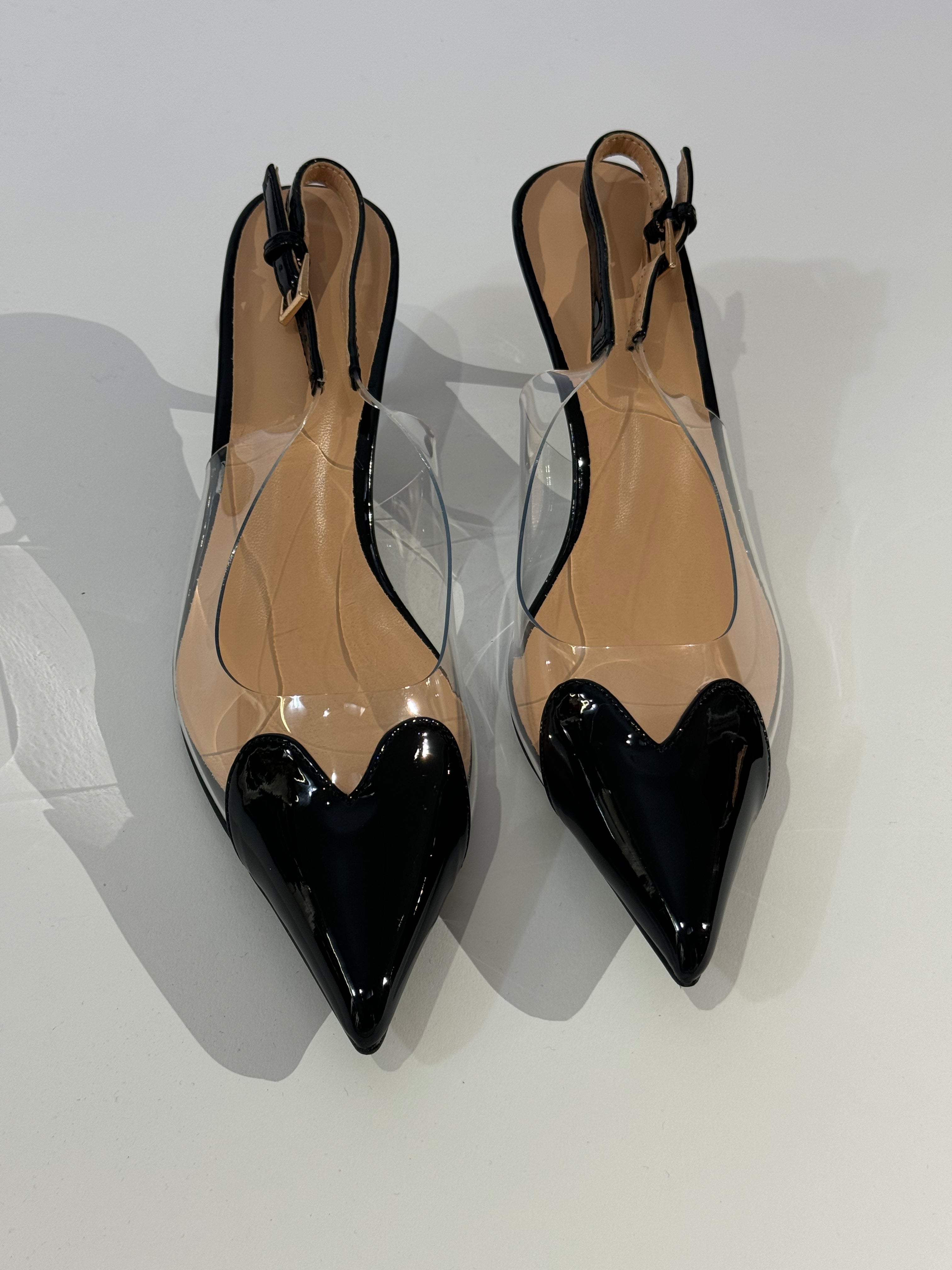 Scarpa slingback a punta TRASPARENTE CON DETTAGLI IN VERNICE
