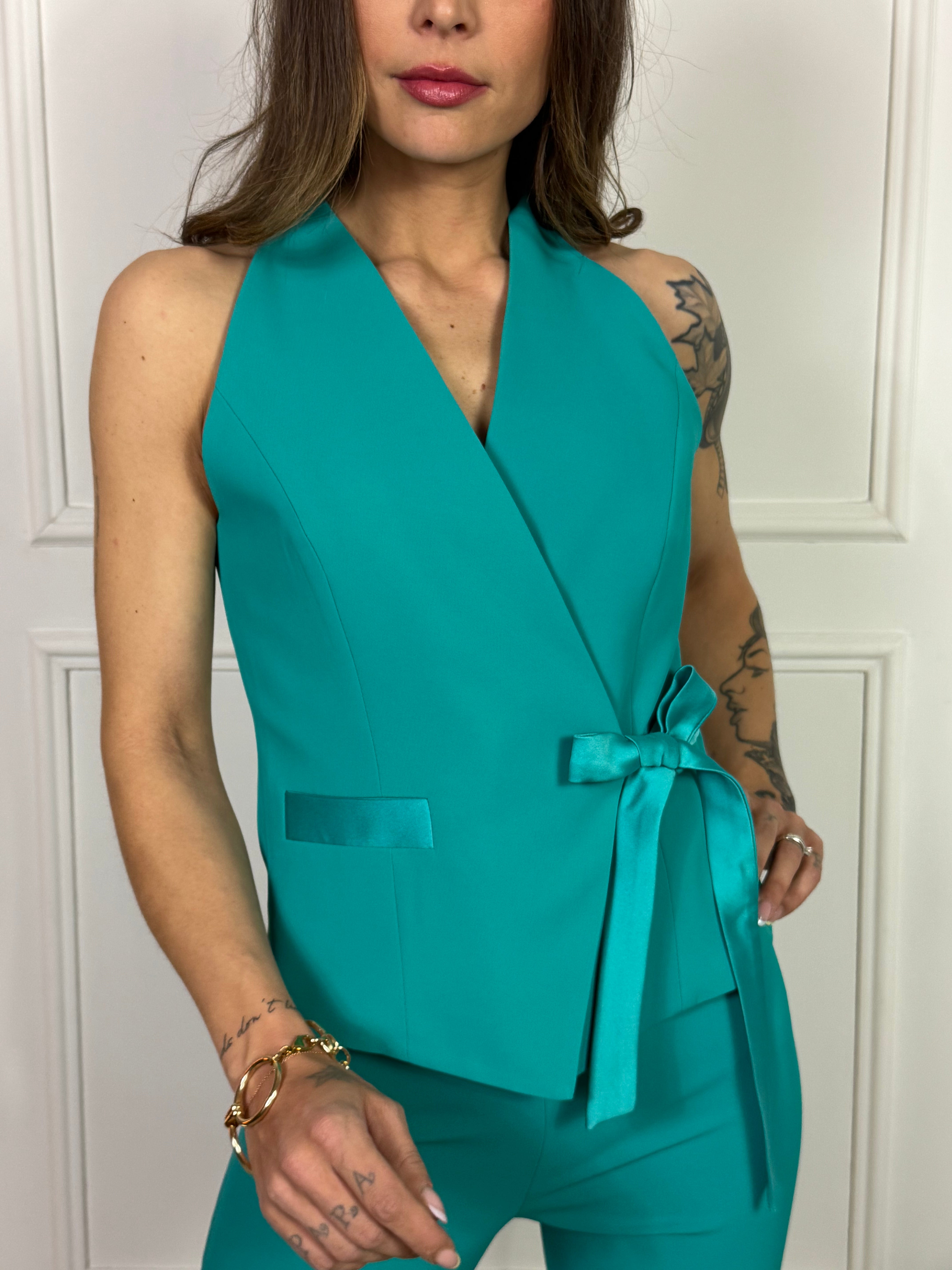 Top gilet Rinascimento con fiocco e dettagli raso