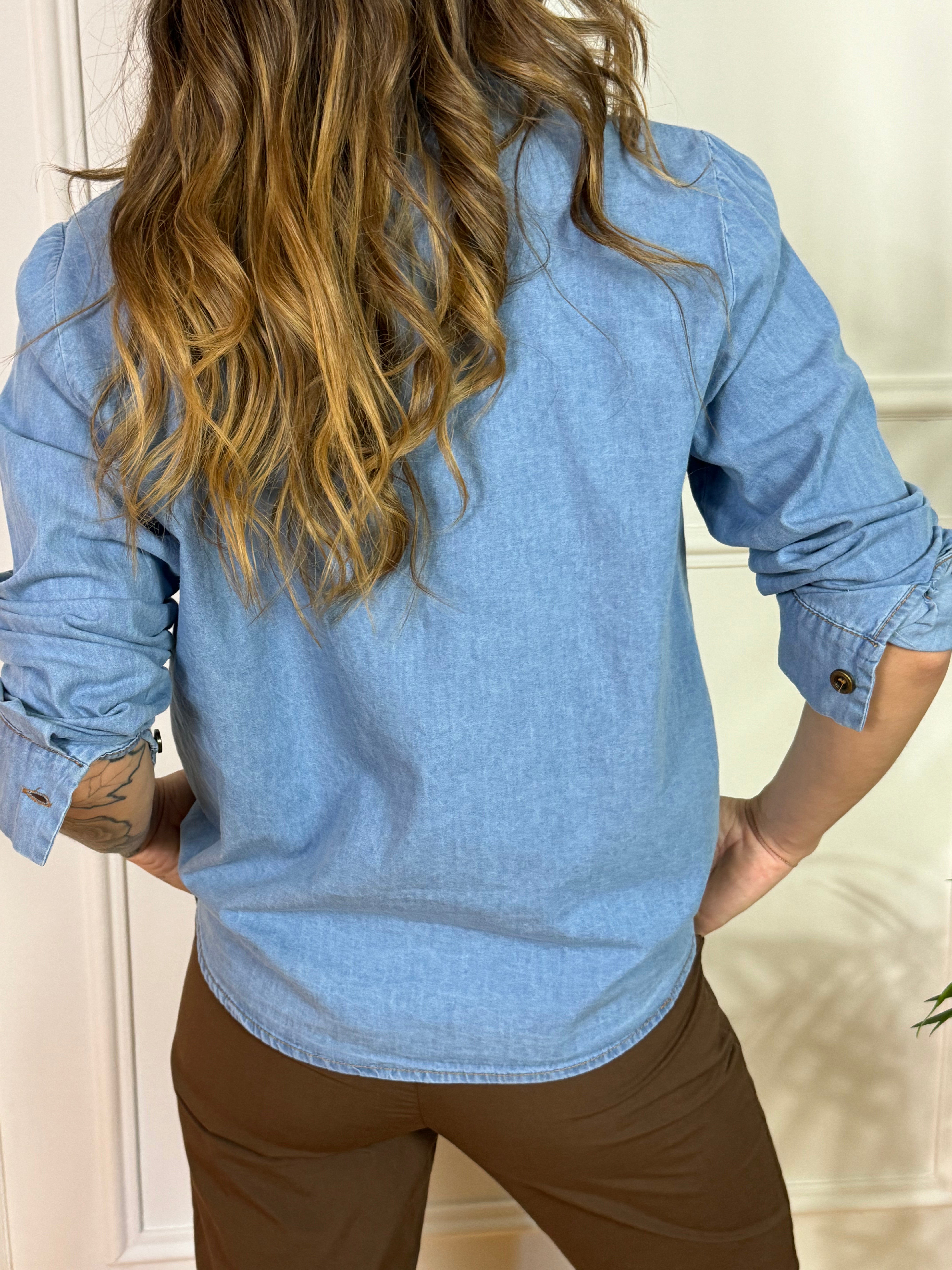 Camicia Kikisix chambray con rouches davanti
