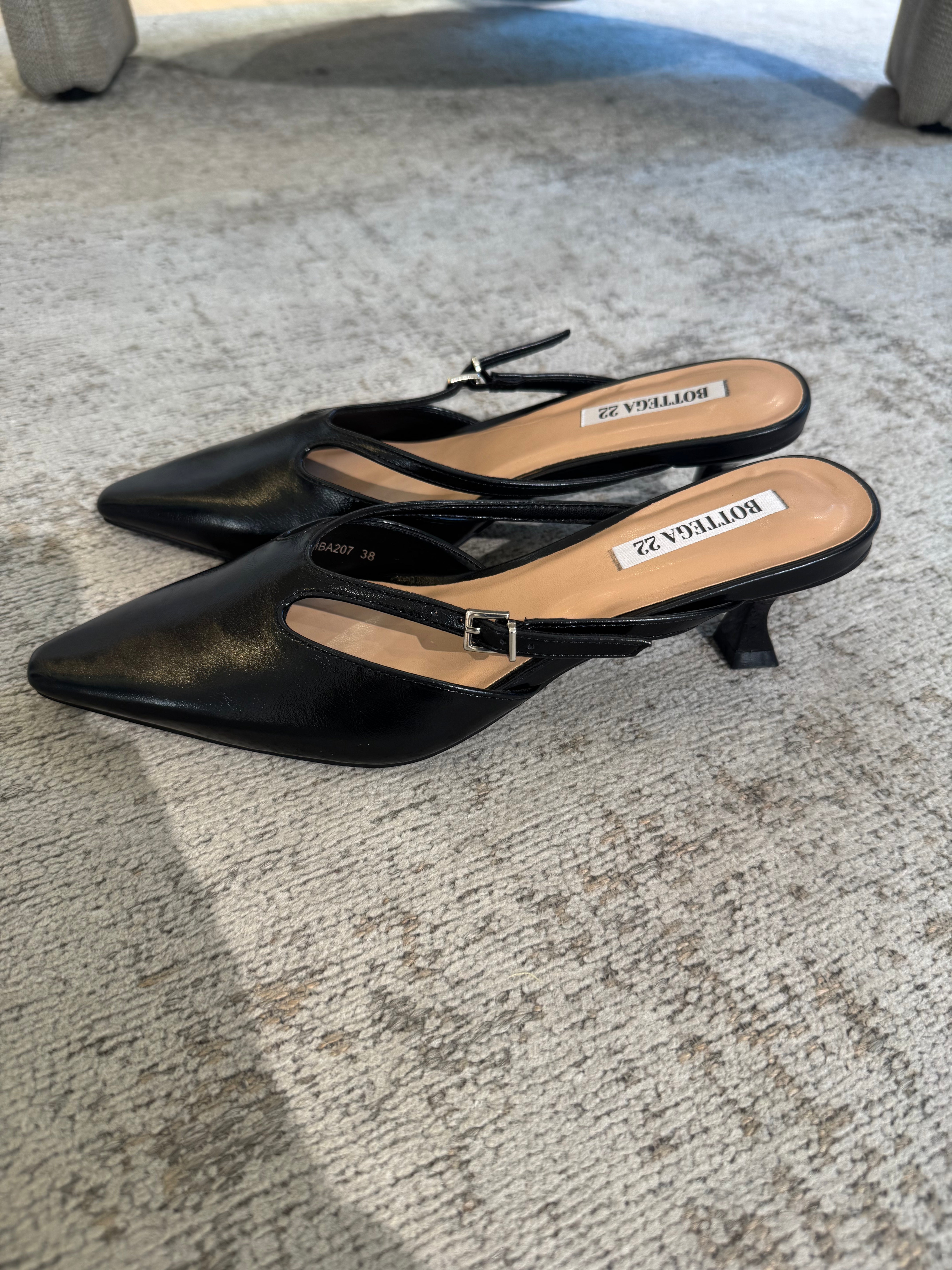 Scarpa sabot in ecopelle con tacco basso