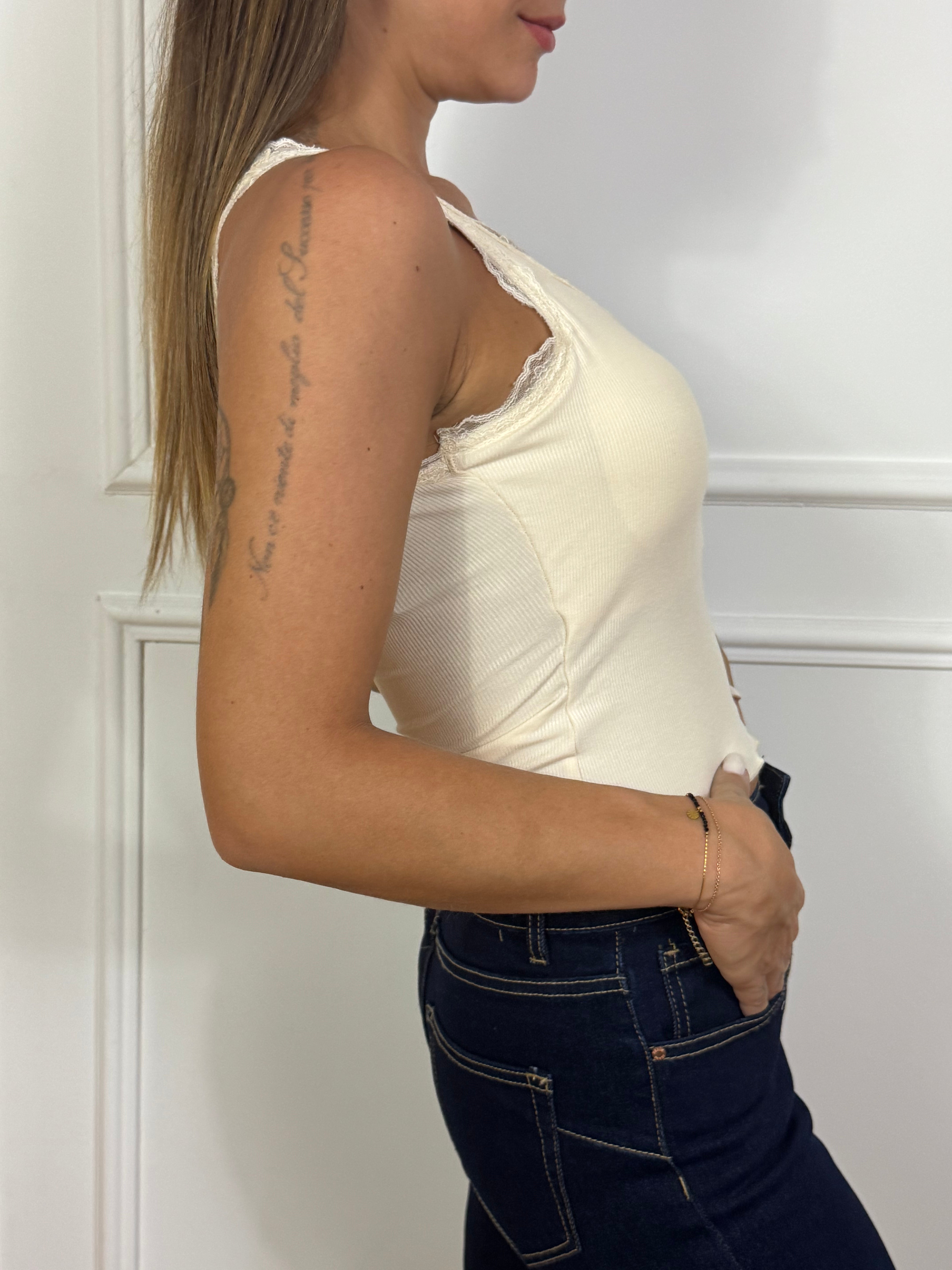 Top canotta Victoria ILMH con pizzo e coppette preformate