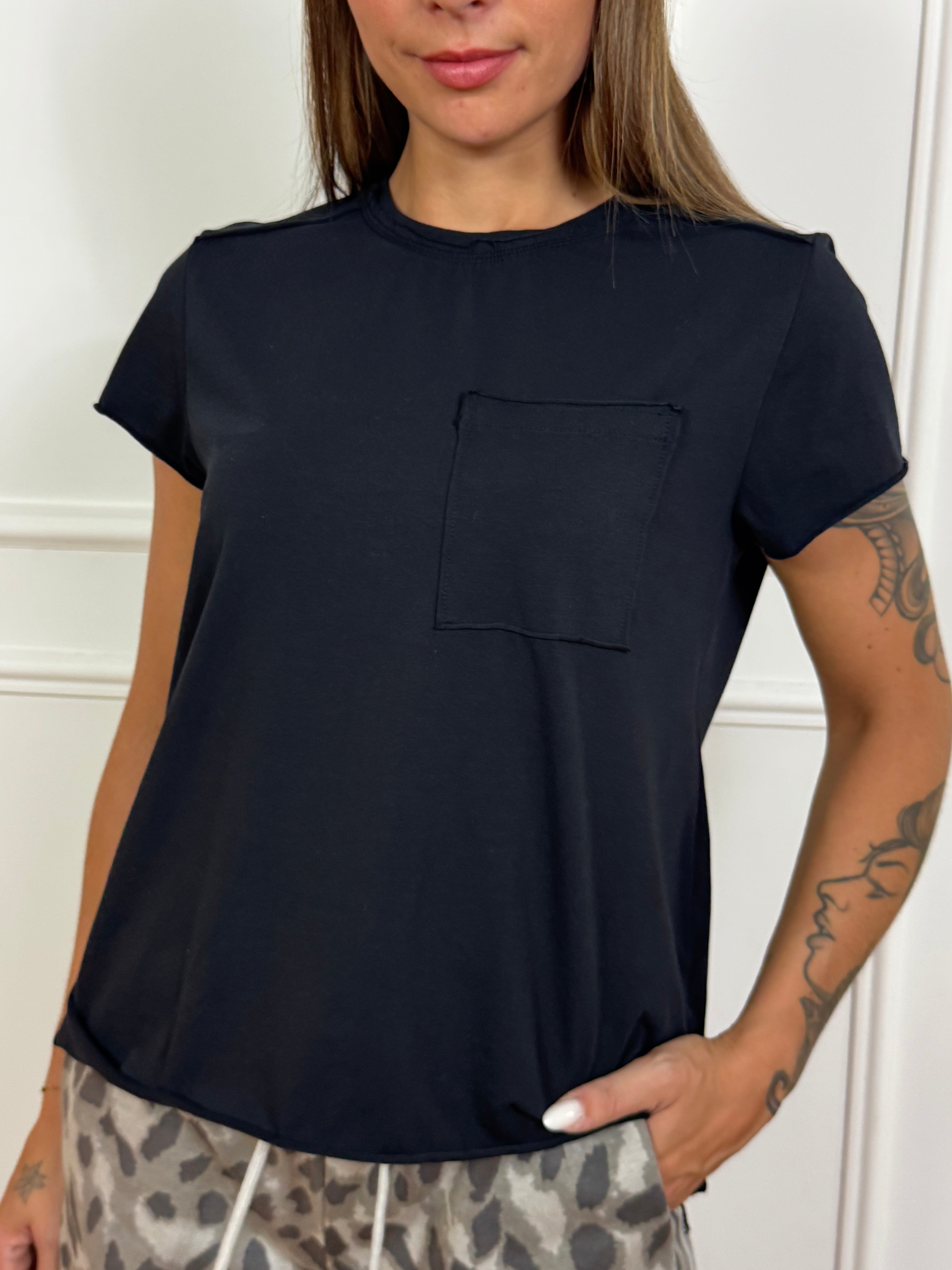 T-shirt Victoria ILMH cuciture a vista con taschino