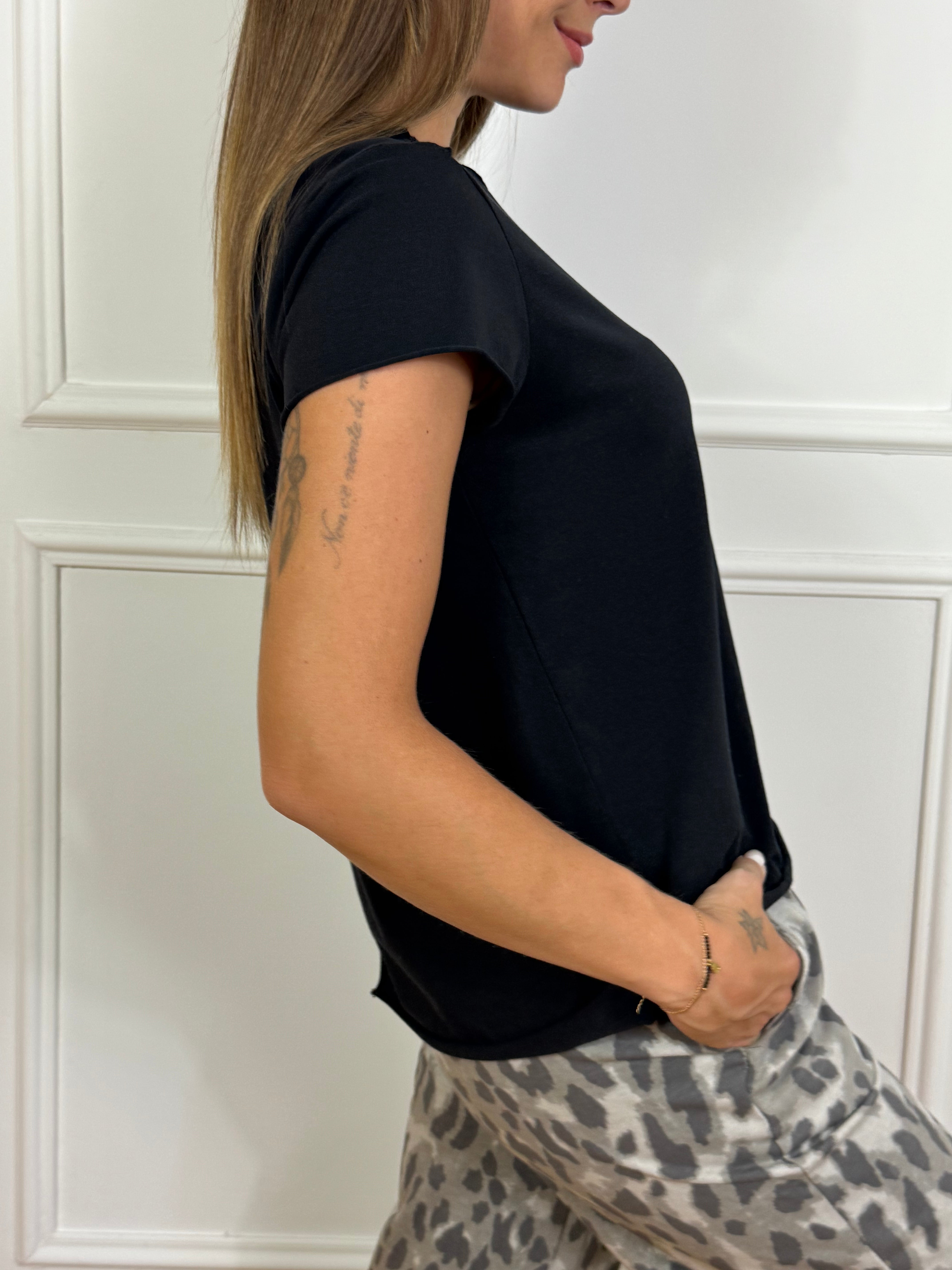 T-shirt Victoria ILMH cuciture a vista con taschino