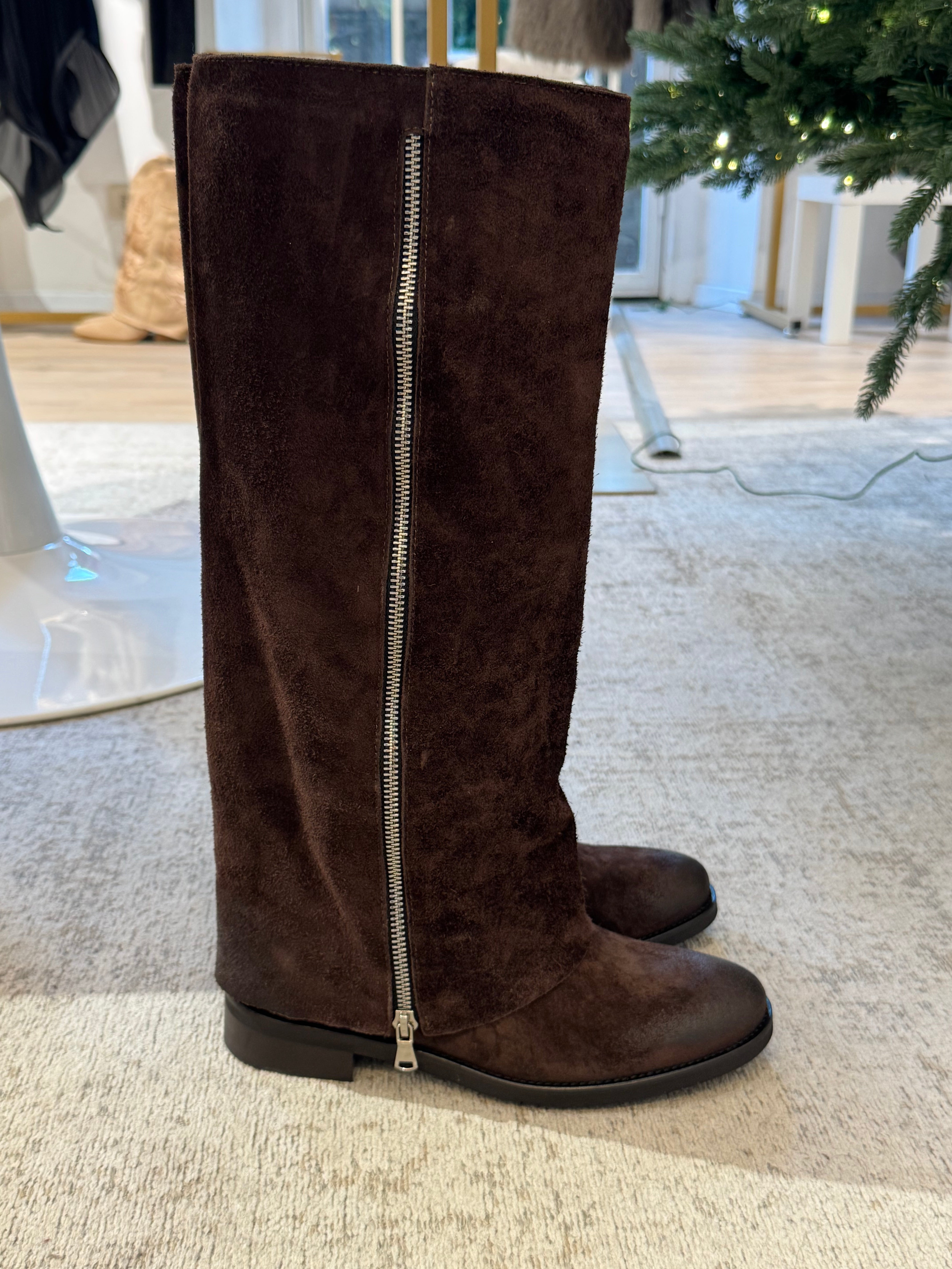 Stivale in PELLE SCAMOSCIATA TESTA DI MORO Ovyè coprigambale con cerniera