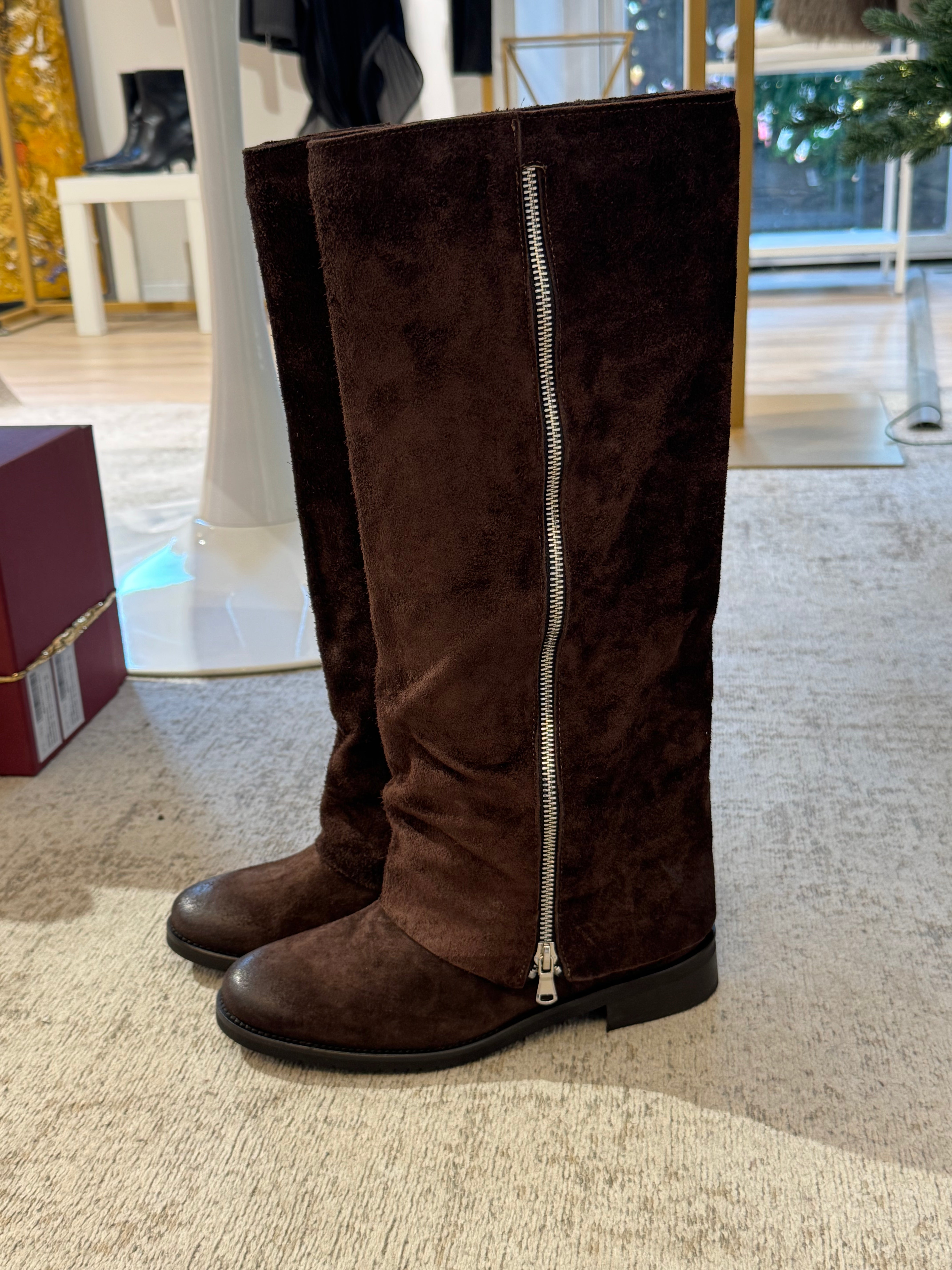 Stivale in PELLE SCAMOSCIATA TESTA DI MORO Ovyè coprigambale con cerniera