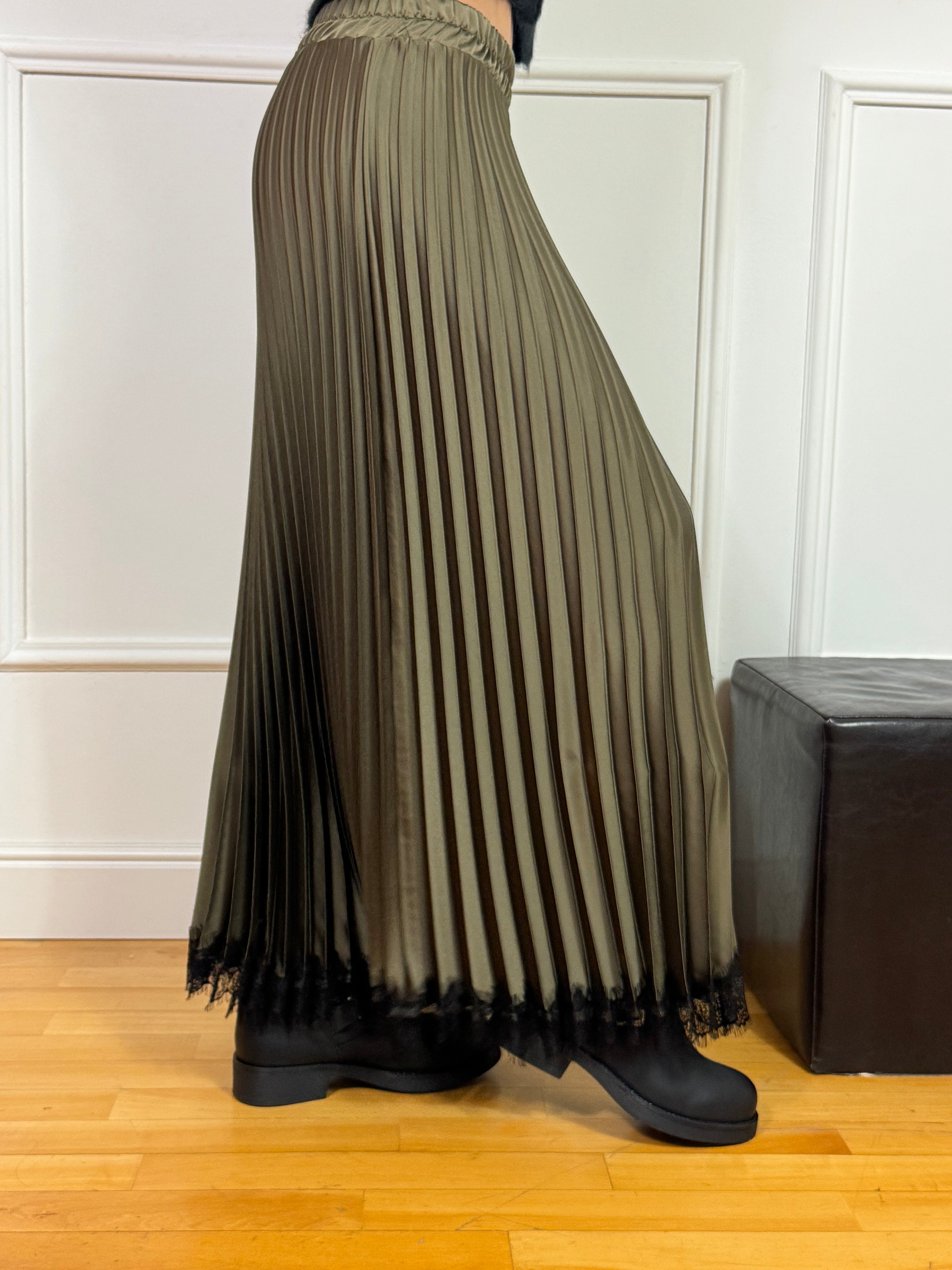 Gonna Kontatto cangiante plissè con bordo in pizzo