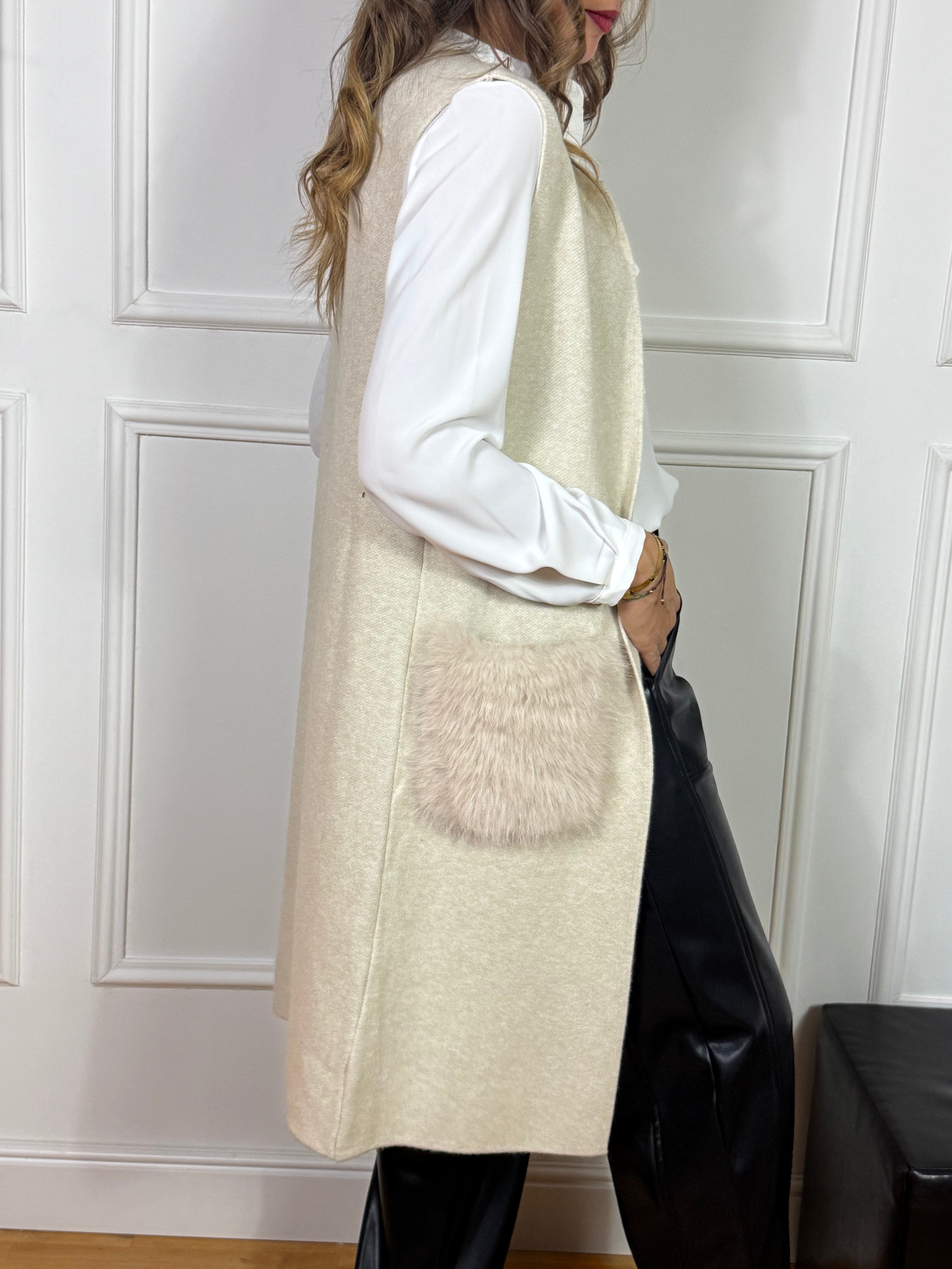 Gilet lungo in maglia Susy Mix con tasche in ecopelliccia